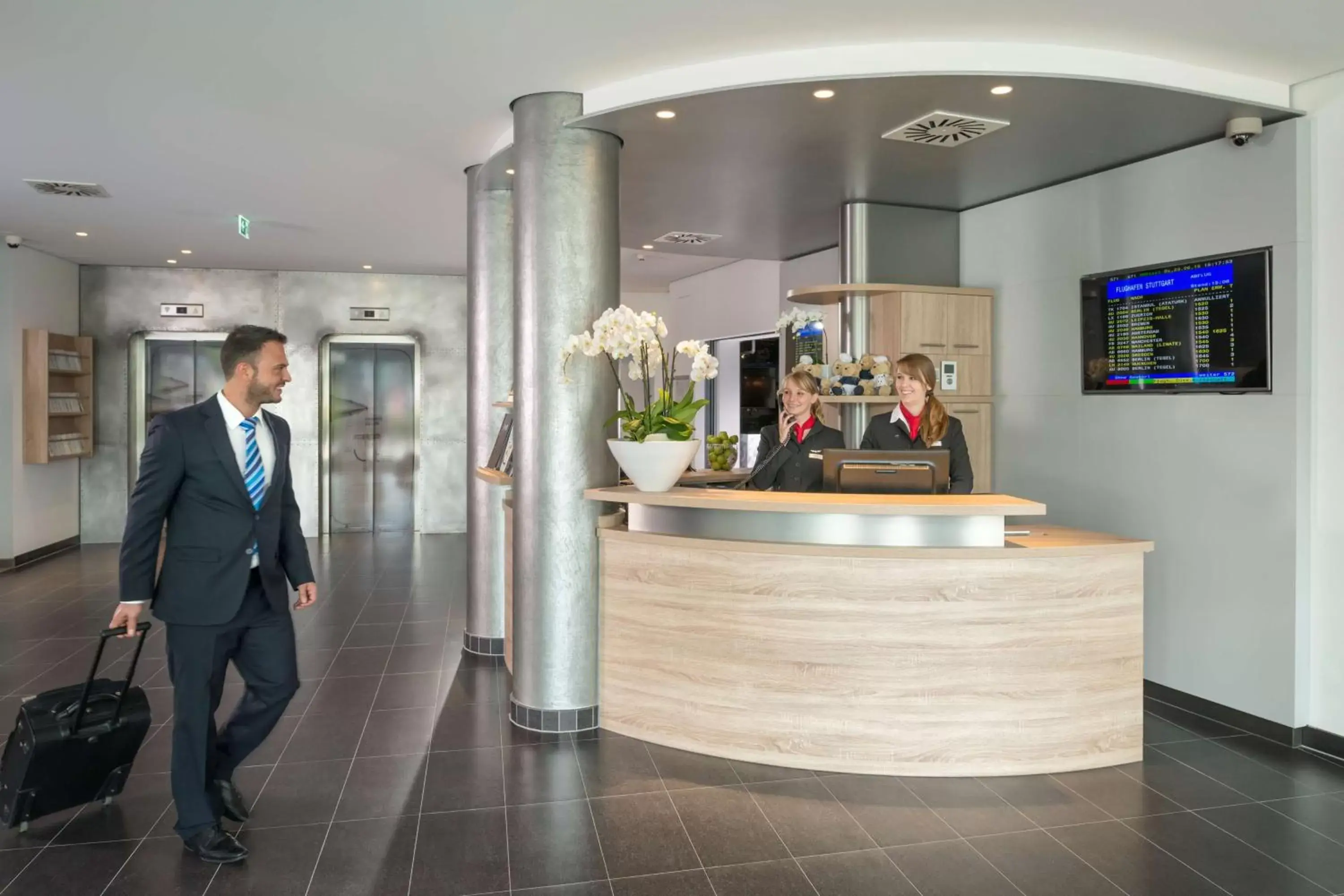 Lobby or reception, Staff in Essential by Dorint Stuttgart/Airport