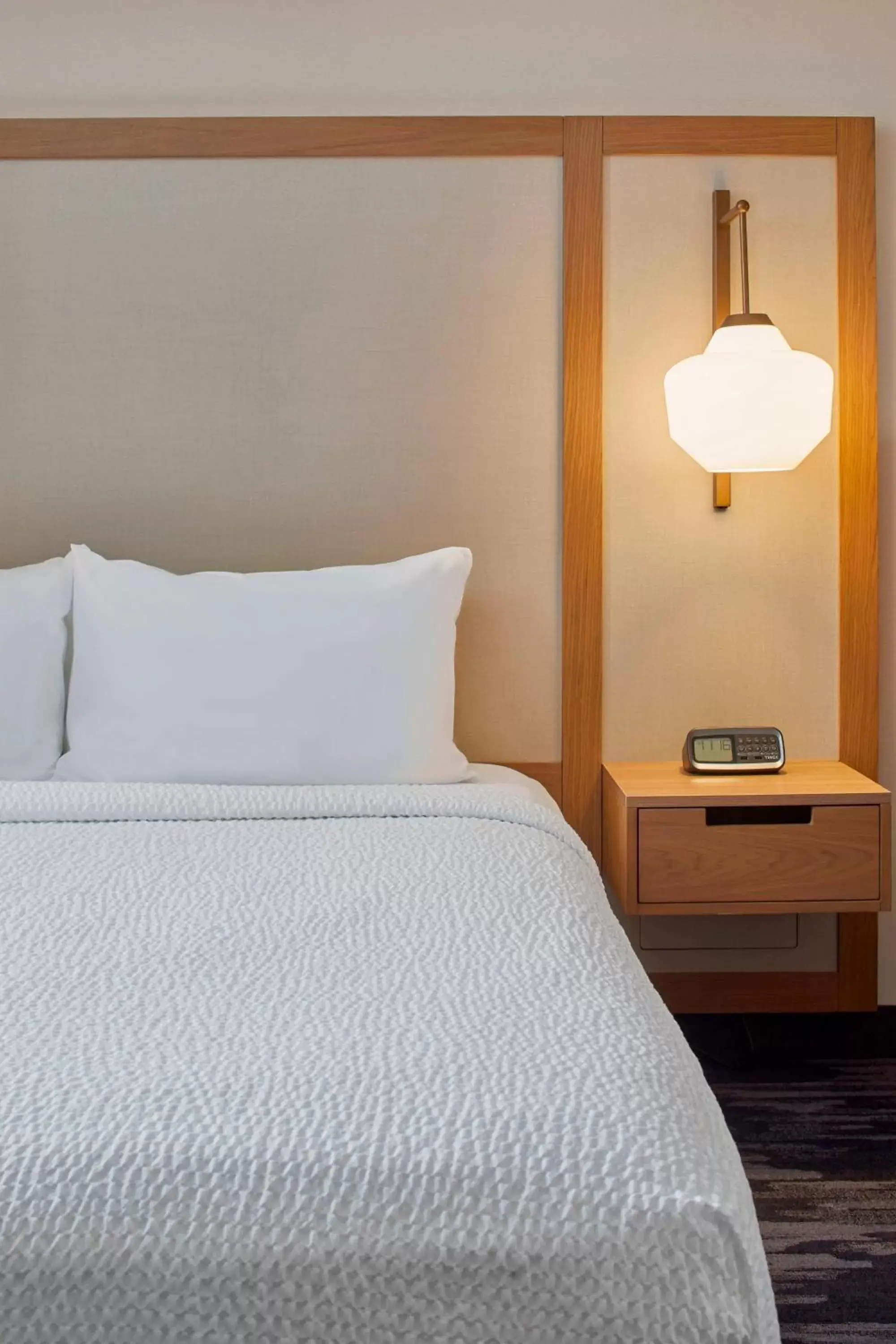 Bedroom, Bed in Fairfield Inn & Suites by Marriott Albany Airport