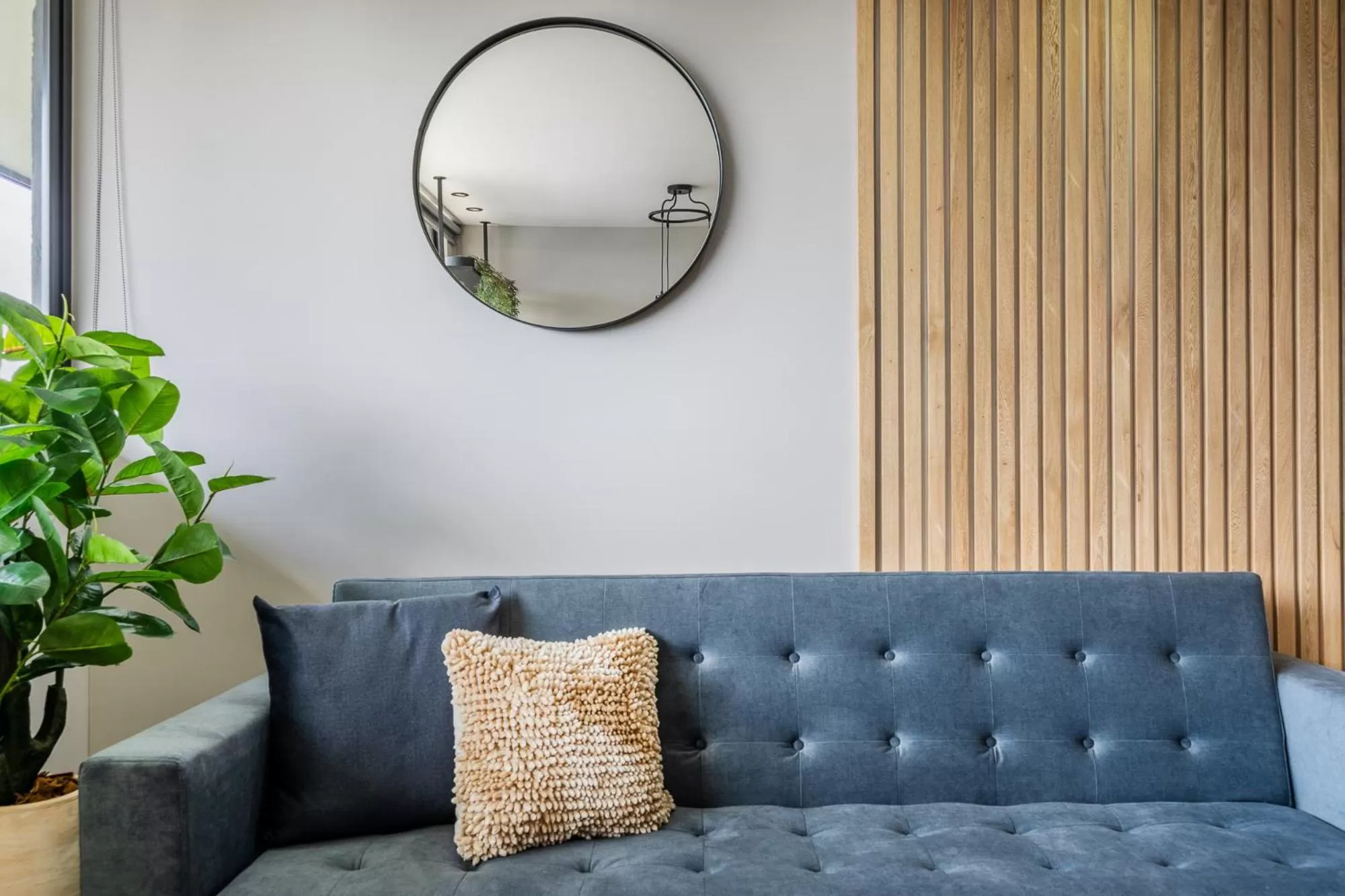 Living room in Apartamentos Go Living & Suites by HOUSY HOST