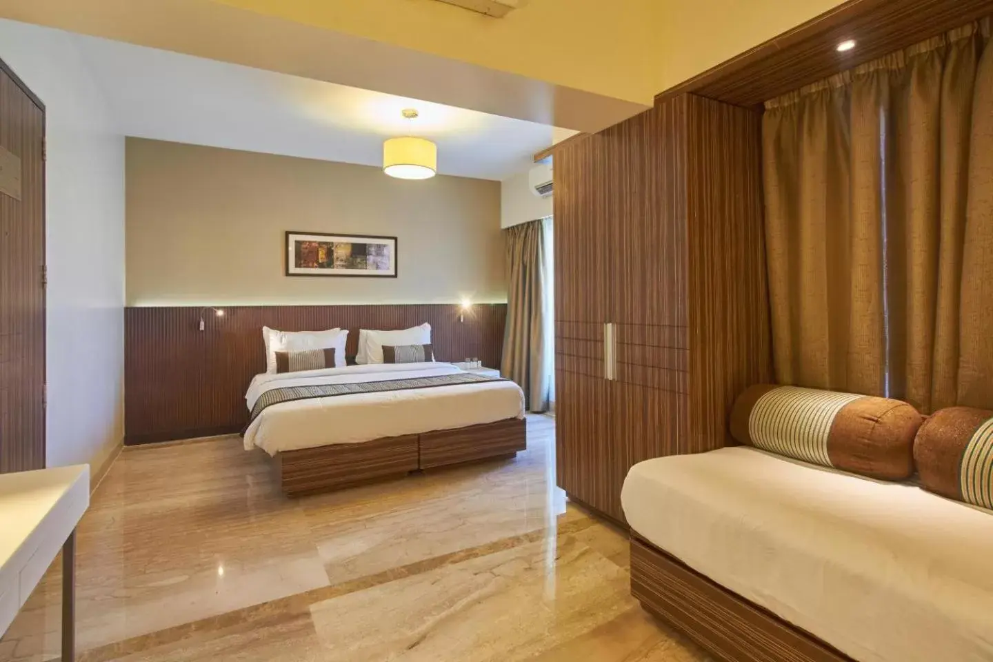 Photo of the whole room, Bed in Residency Sarovar Portico