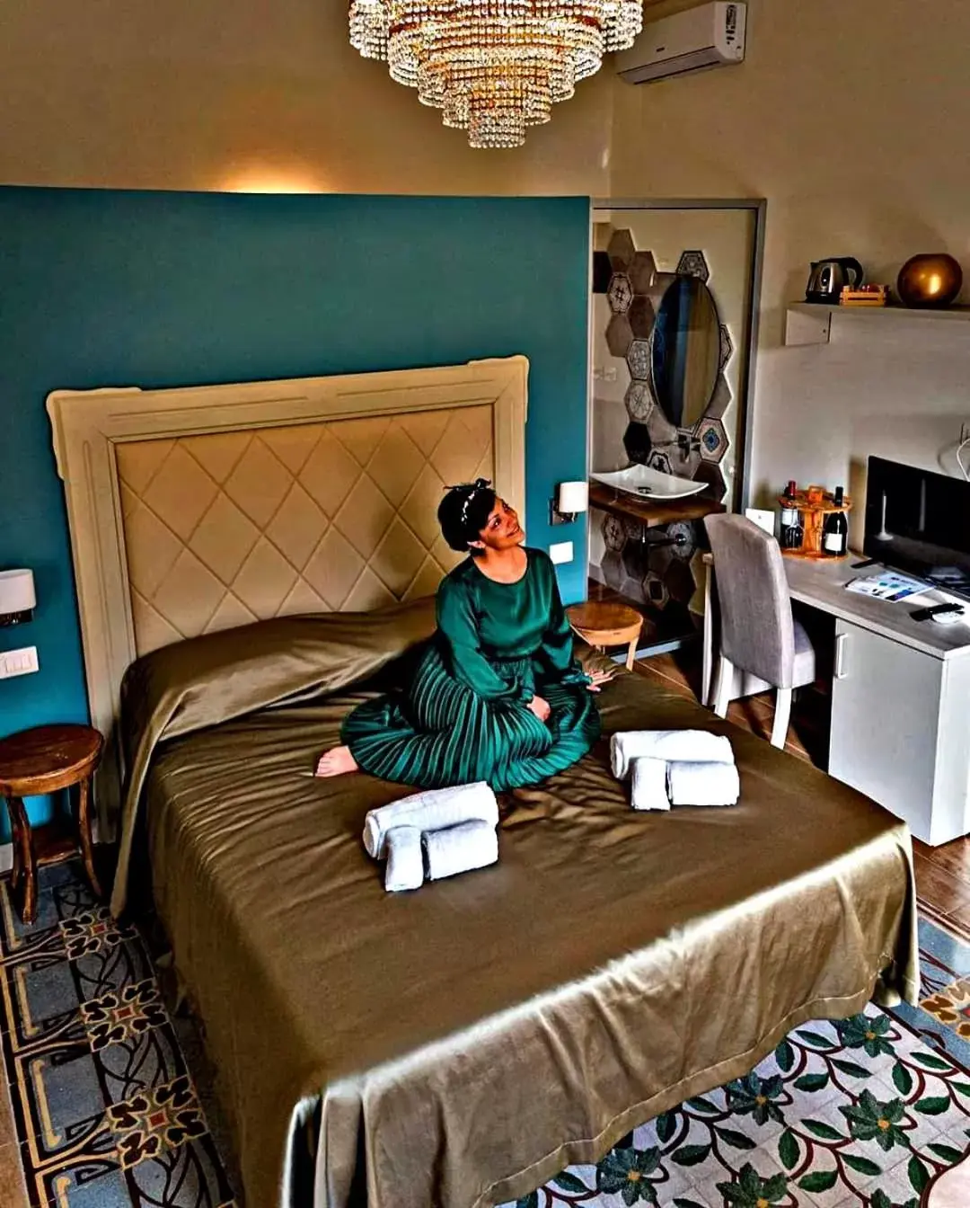 People in Kèramos Luxury Rooms