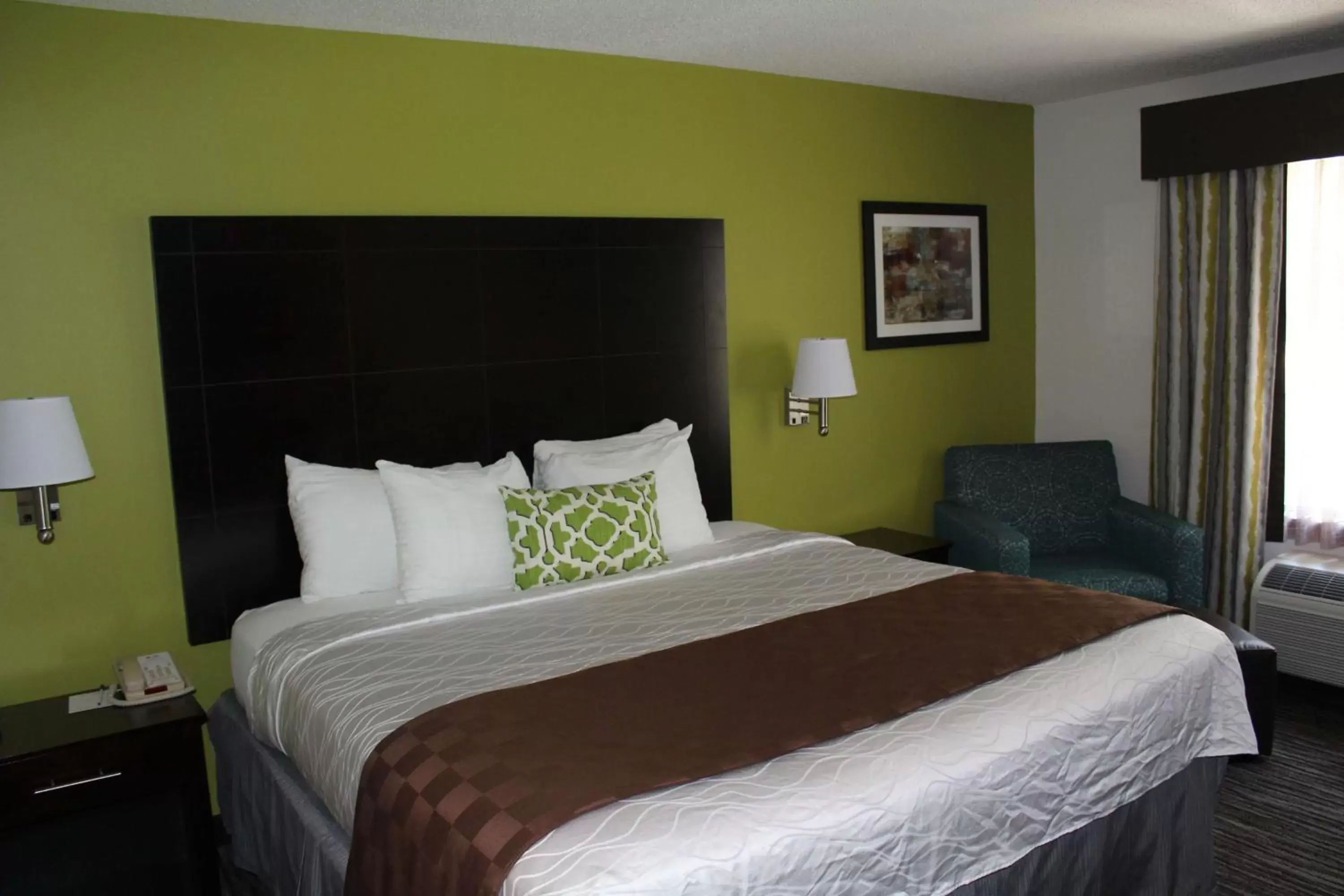 Photo of the whole room, Bed in Best Western Magnolia Inn and Suites