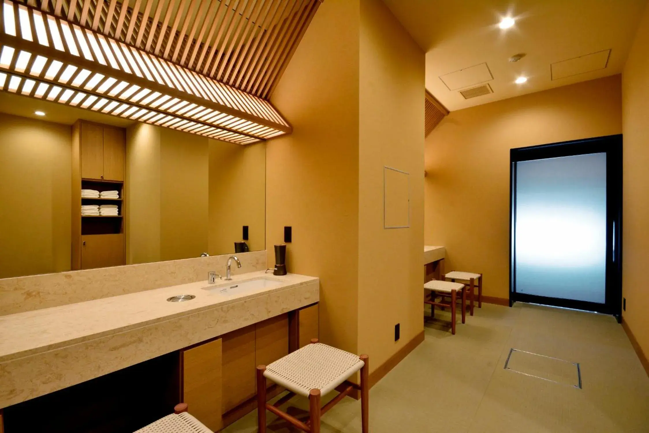 Public Bath, Bathroom in HOTEL HILLARYS Akasaka