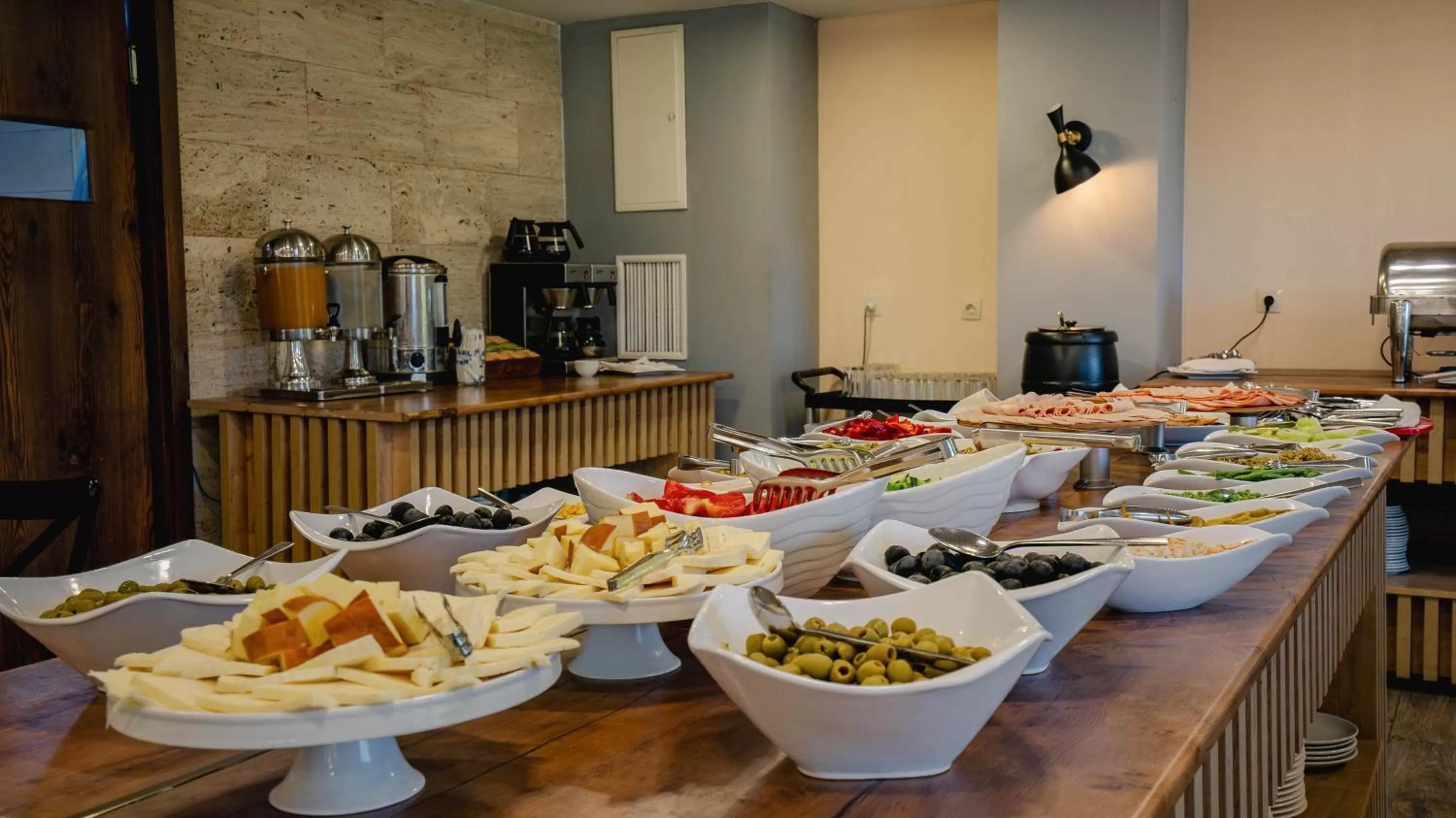 Restaurant/places to eat in Gudauri Inn