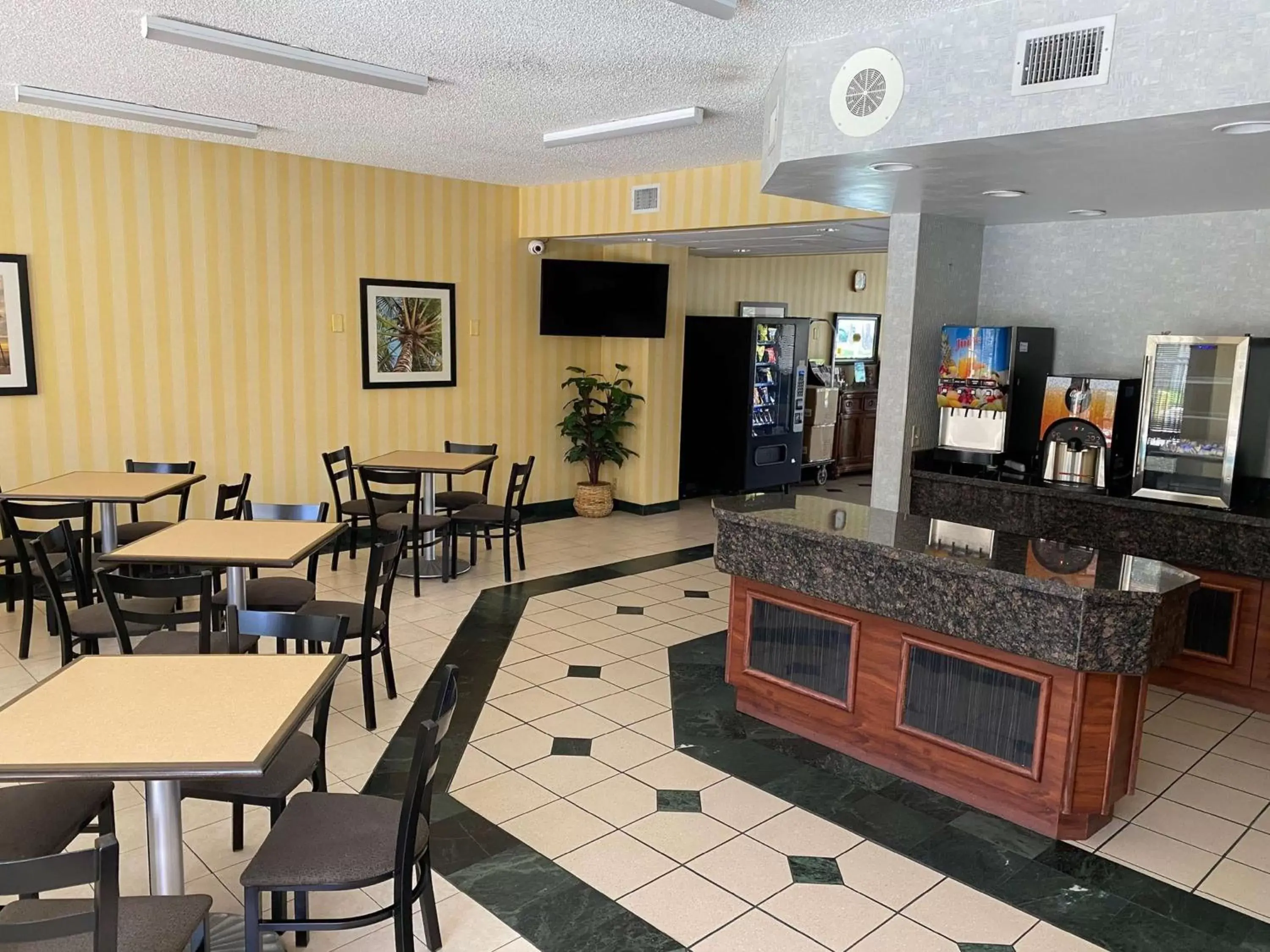 Restaurant/Places to Eat in SureStay Hotel by Best Western Fort Pierce