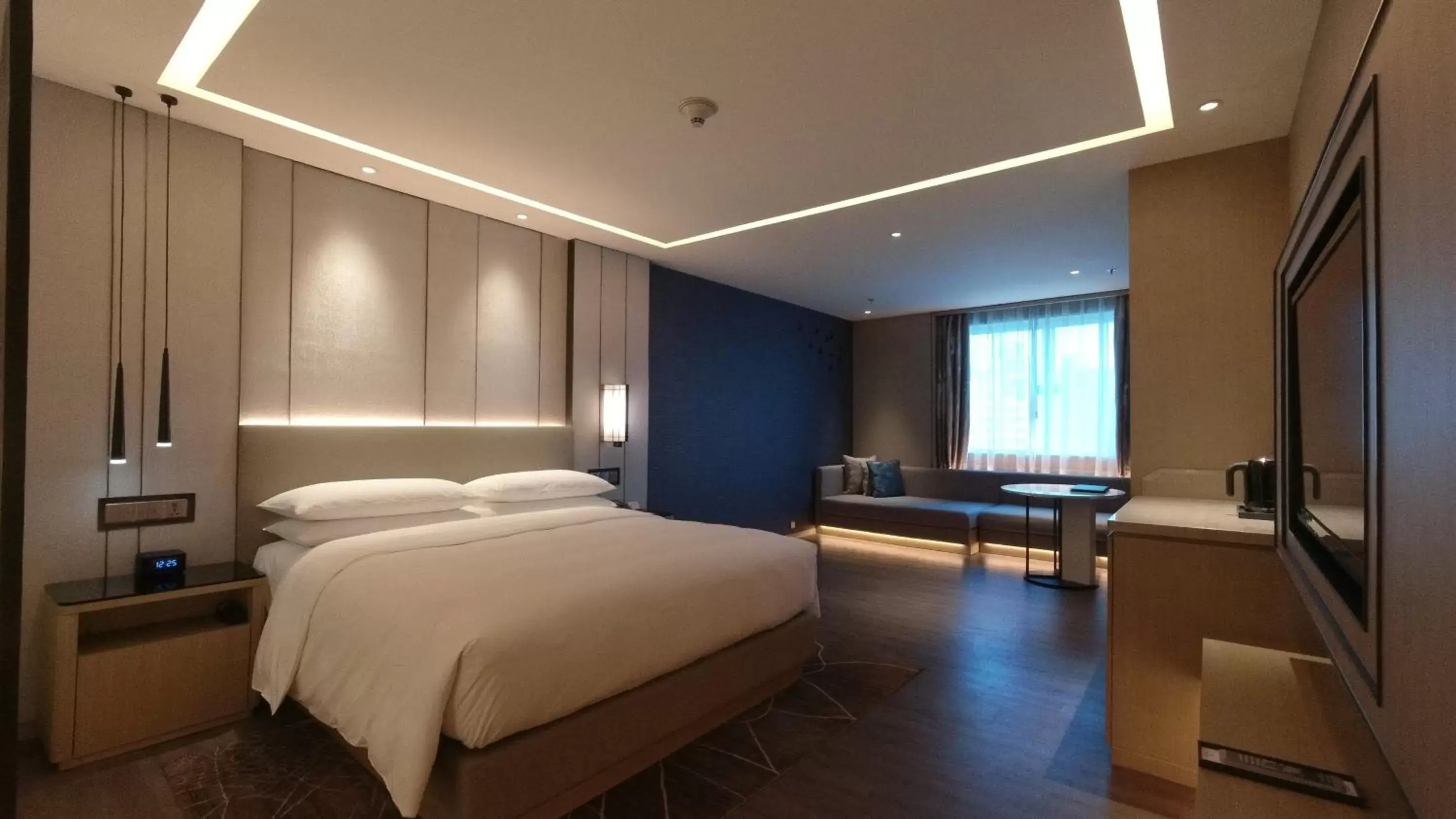 Photo of the whole room in Renaissance Shenzhen Luohu Hotel