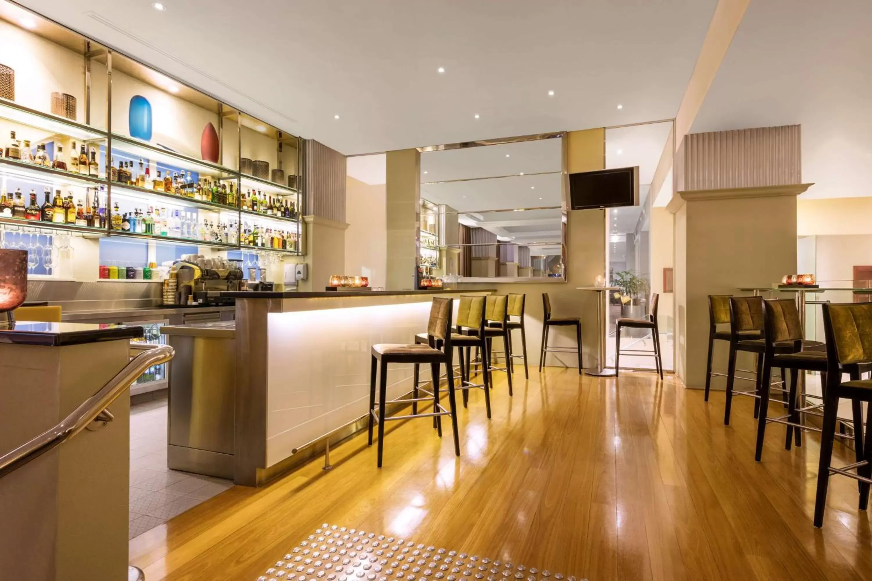 Lounge or bar, Restaurant/Places to Eat in Radisson Blu Plaza Hotel Sydney