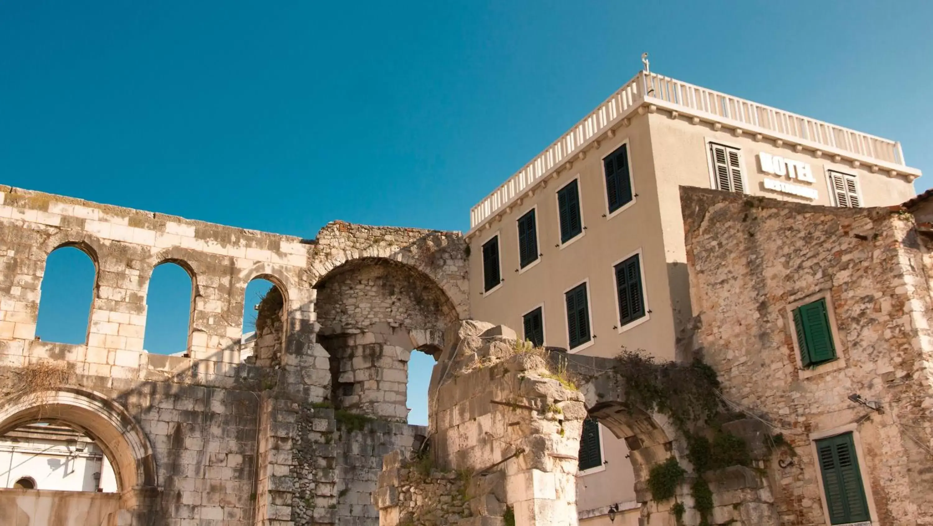 Facade/entrance, Property Building in Hotel Peristil