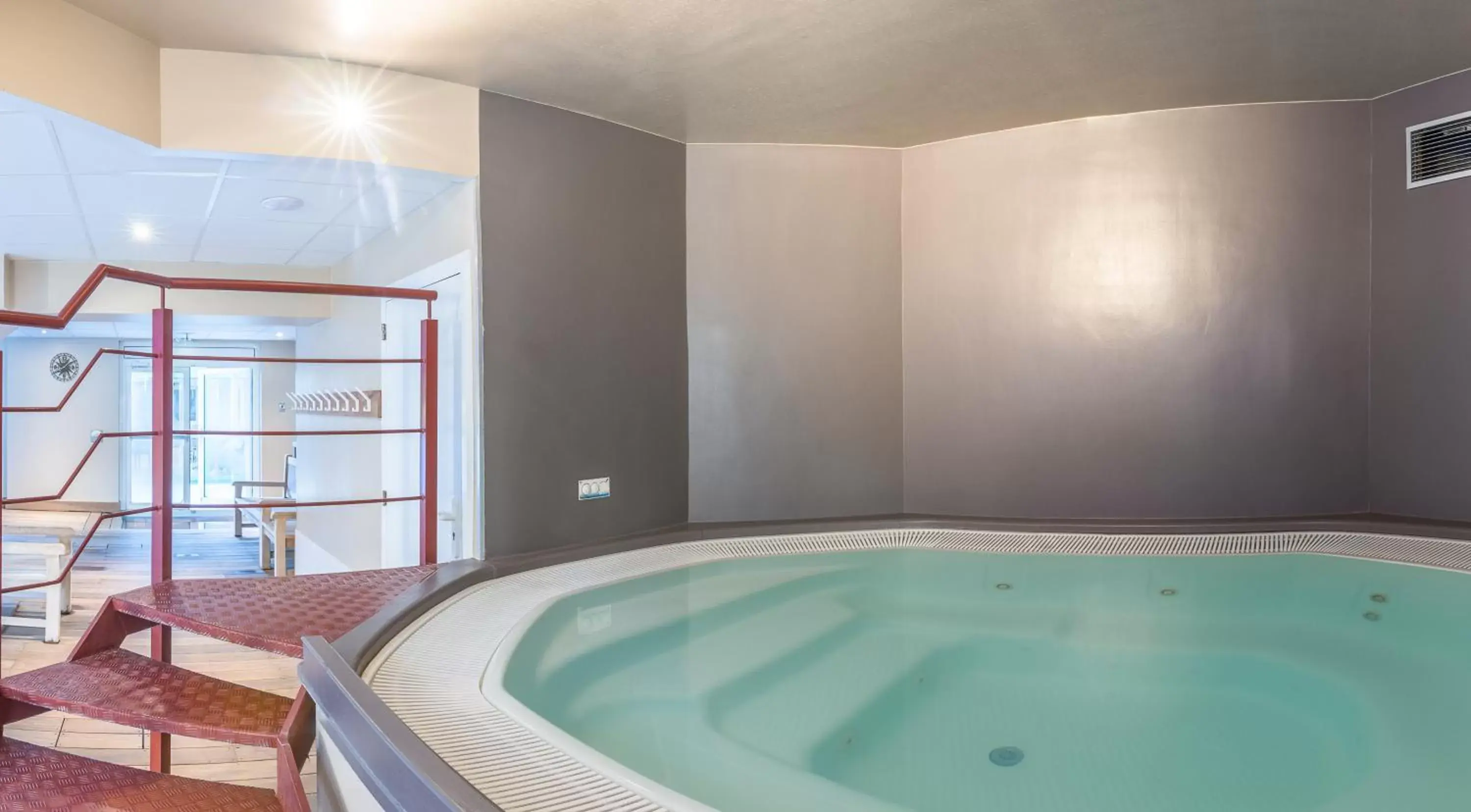 Hot Tub, Swimming Pool in Villa Odette