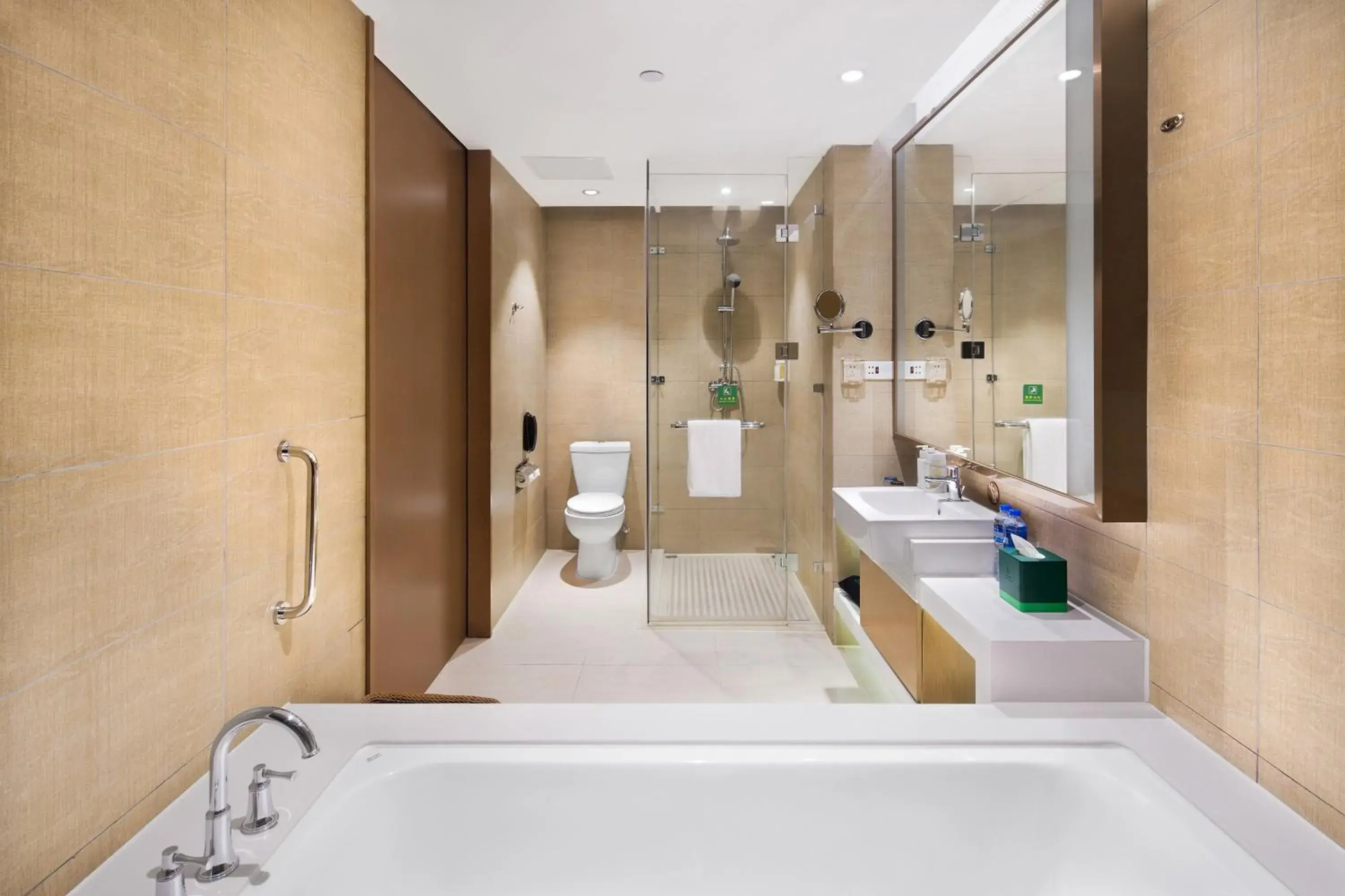 Photo of the whole room, Bathroom in Holiday Inn Chengdu High-Tech Center, an IHG Hotel