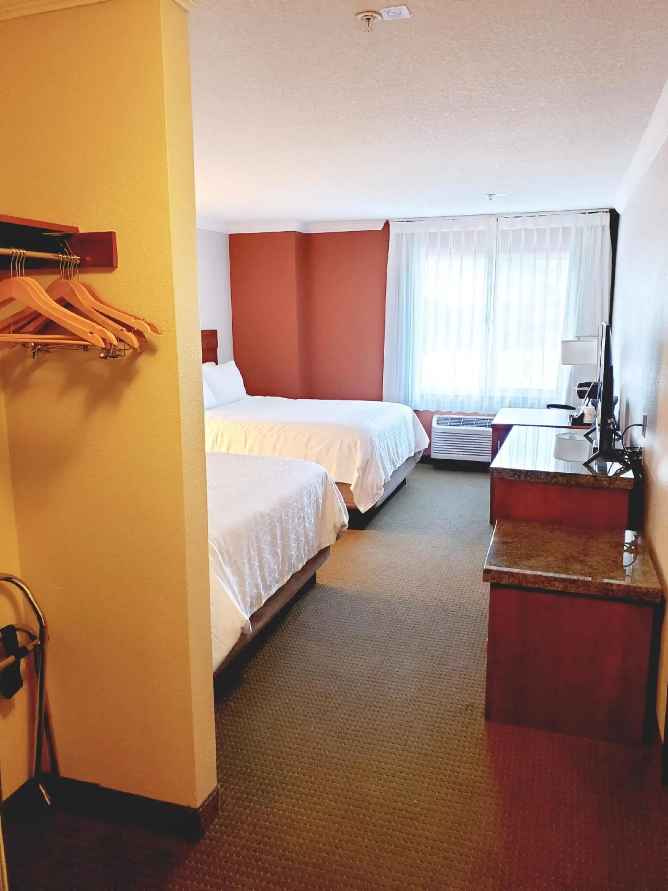 Bedroom, Bed in Holiday Inn Express Hotel & Suites Portland-Northwest Downtown, an IHG Hotel