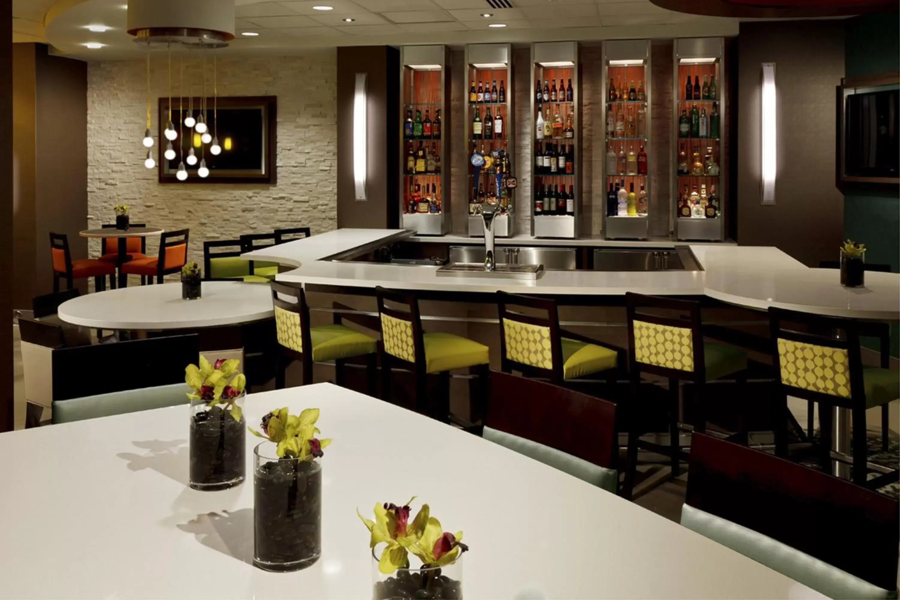 Lounge or bar, Restaurant/Places to Eat in Holiday Inn San Antonio-Riverwalk, an IHG Hotel