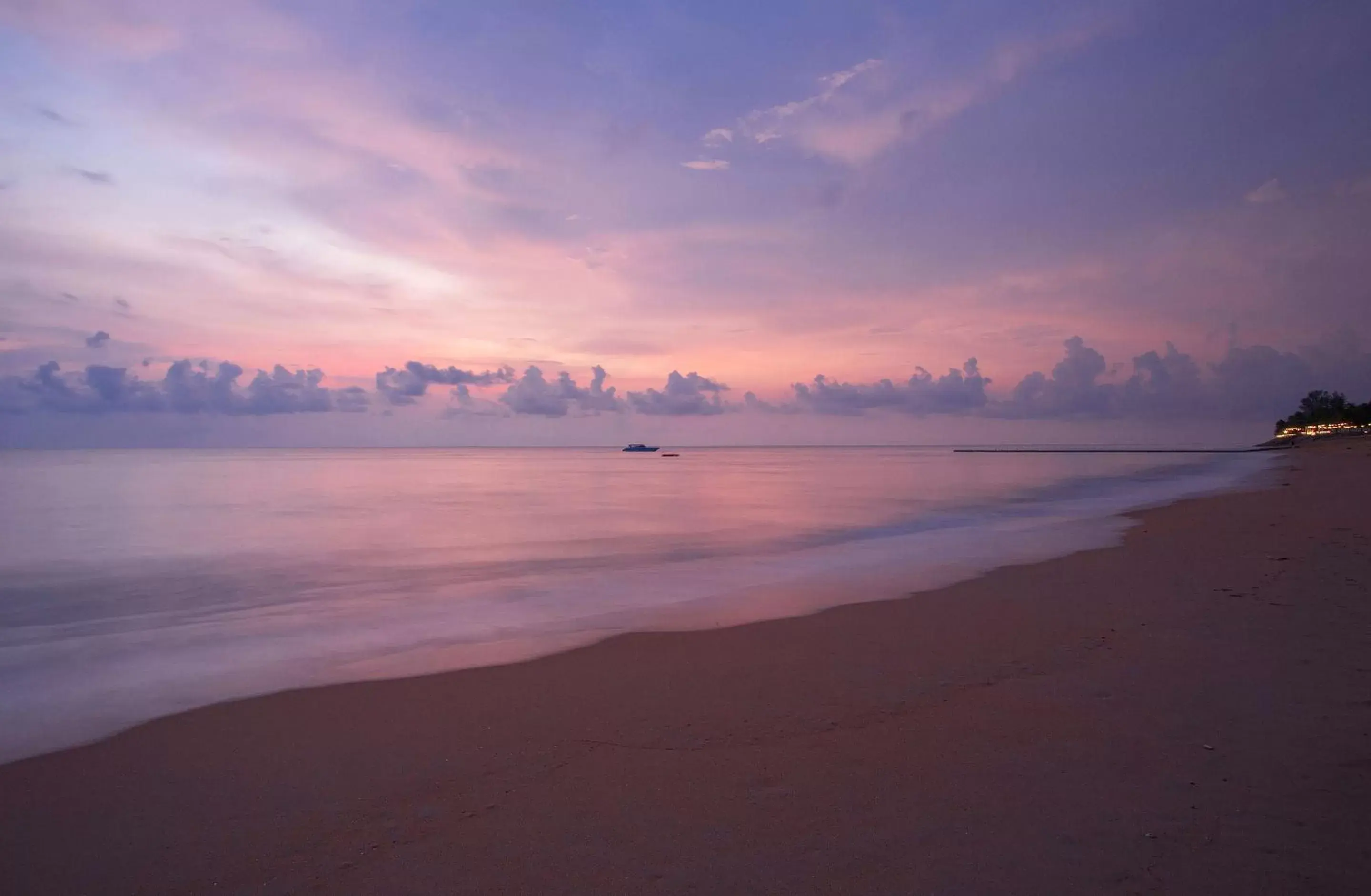 Beach in La Vela Khao Lak - SHA Extra Plus