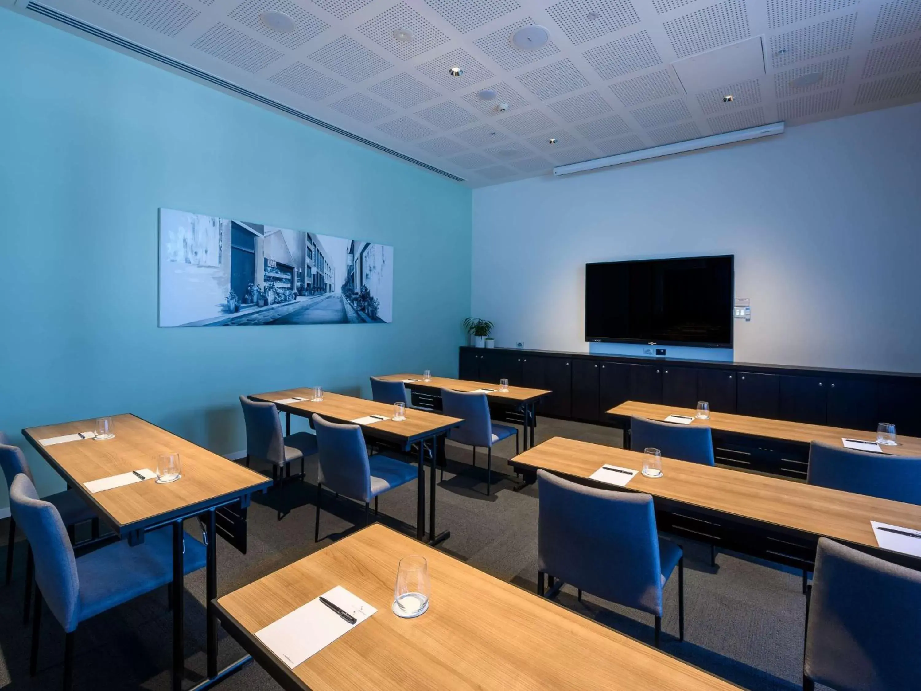 Meeting/conference room, Restaurant/Places to Eat in Novotel Melbourne Central