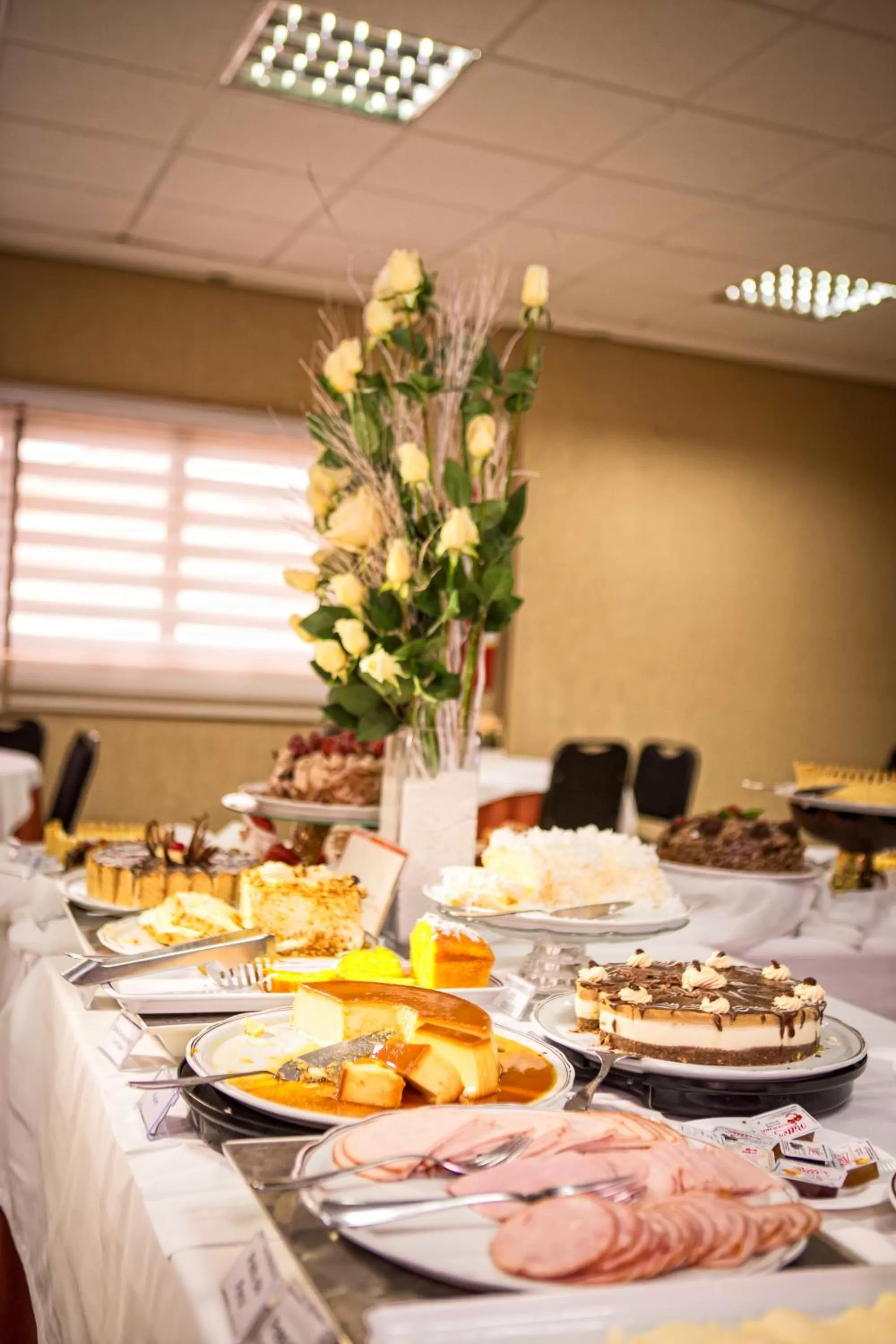 Buffet breakfast in Hotel Campo Largo Comfort