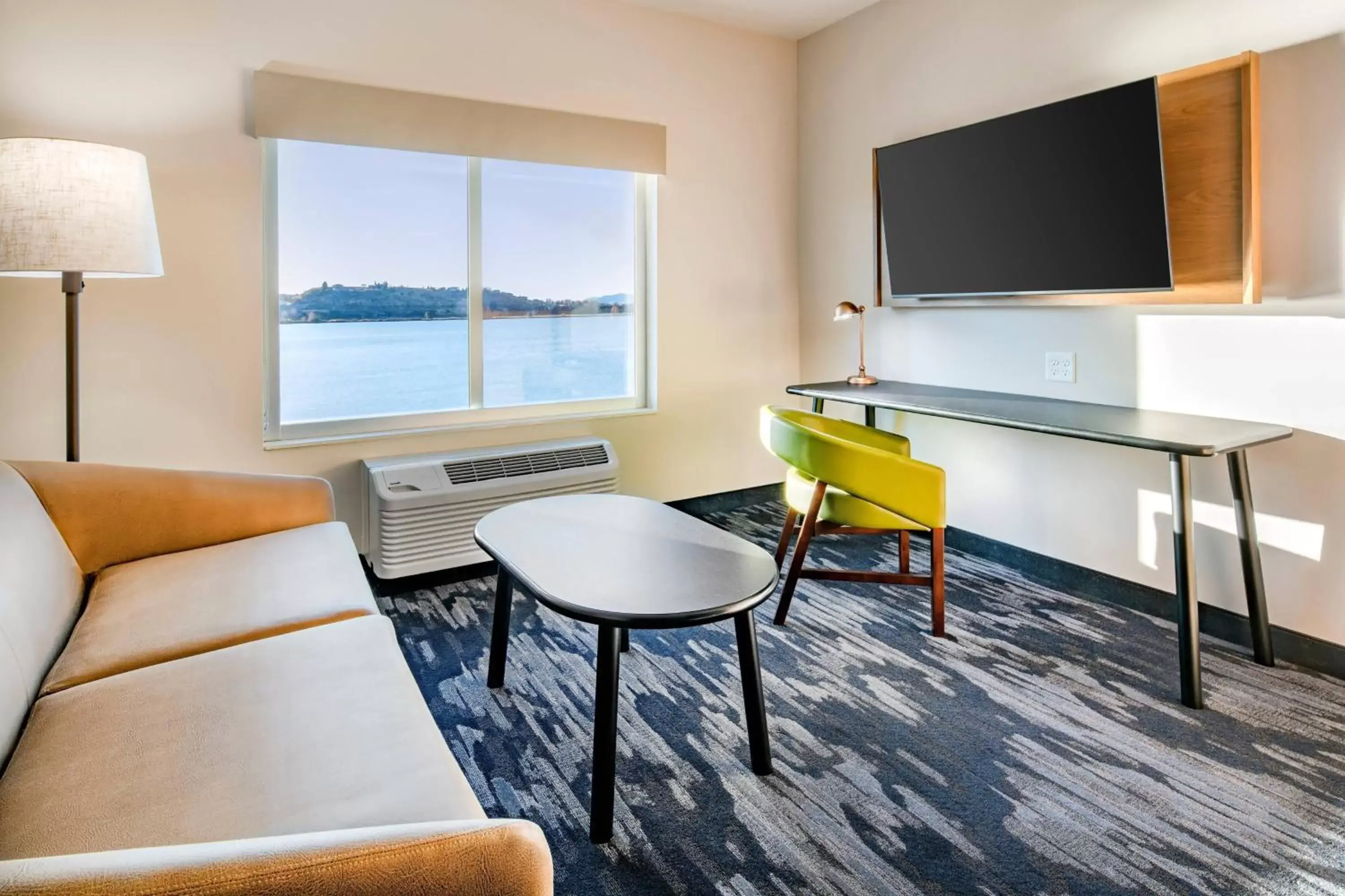 Bedroom, Seating Area in Fairfield Inn & Suites by Marriott Klamath Falls