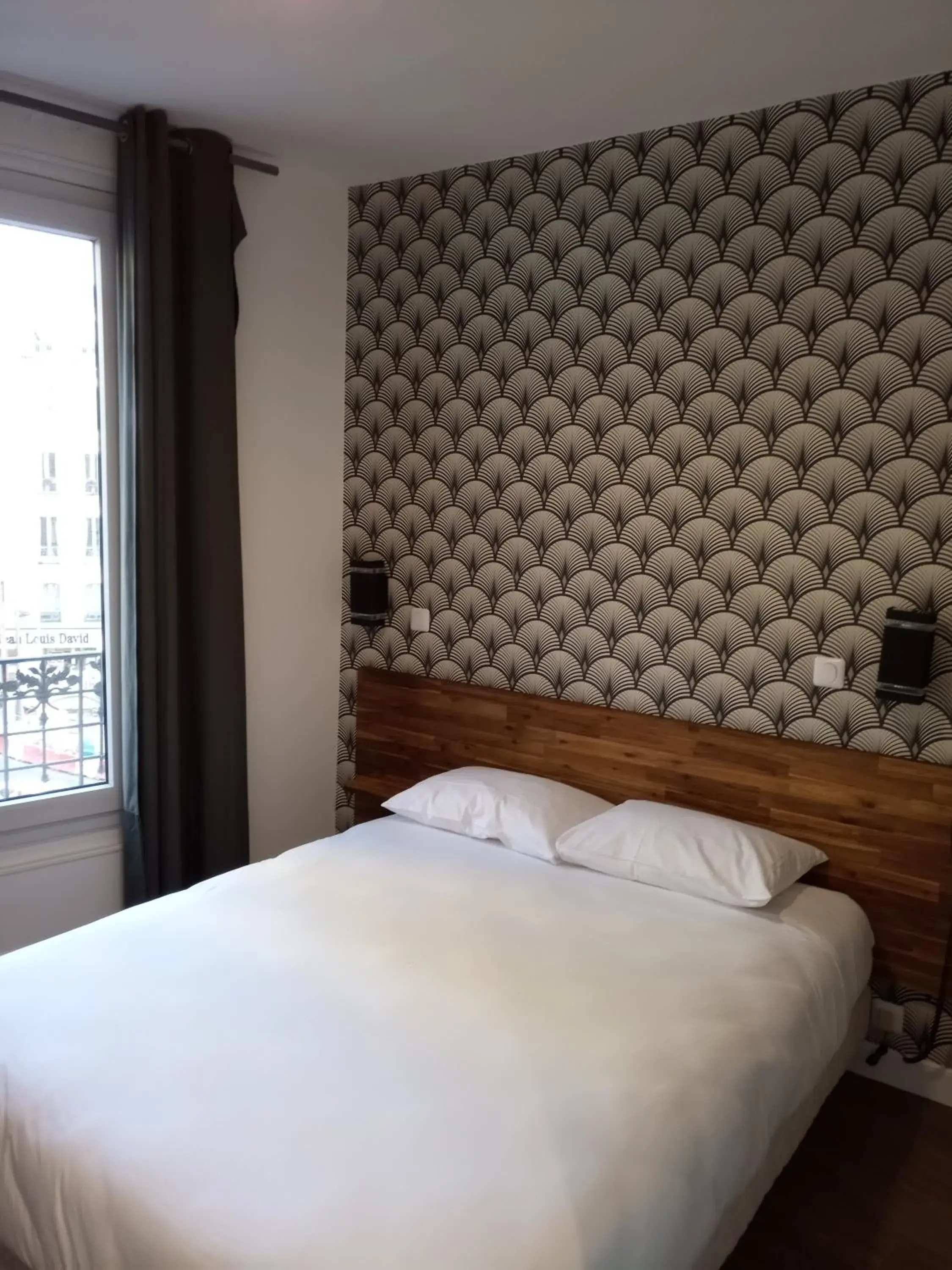 Photo of the whole room, Bed in Hôtel De La Perdrix Rouge