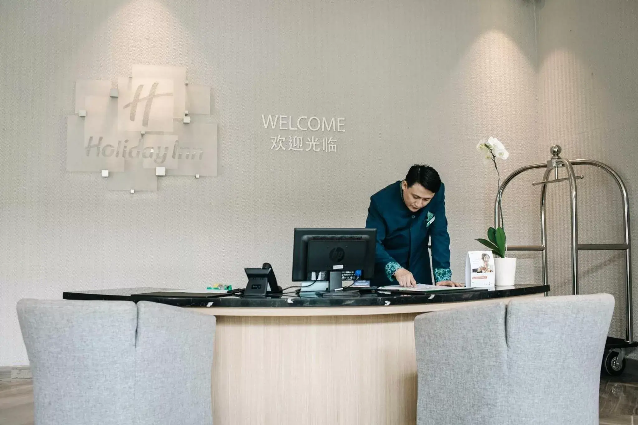 Property building, Lobby/Reception in Holiday Inn & Suites Jakarta Gajah Mada, an IHG Hotel