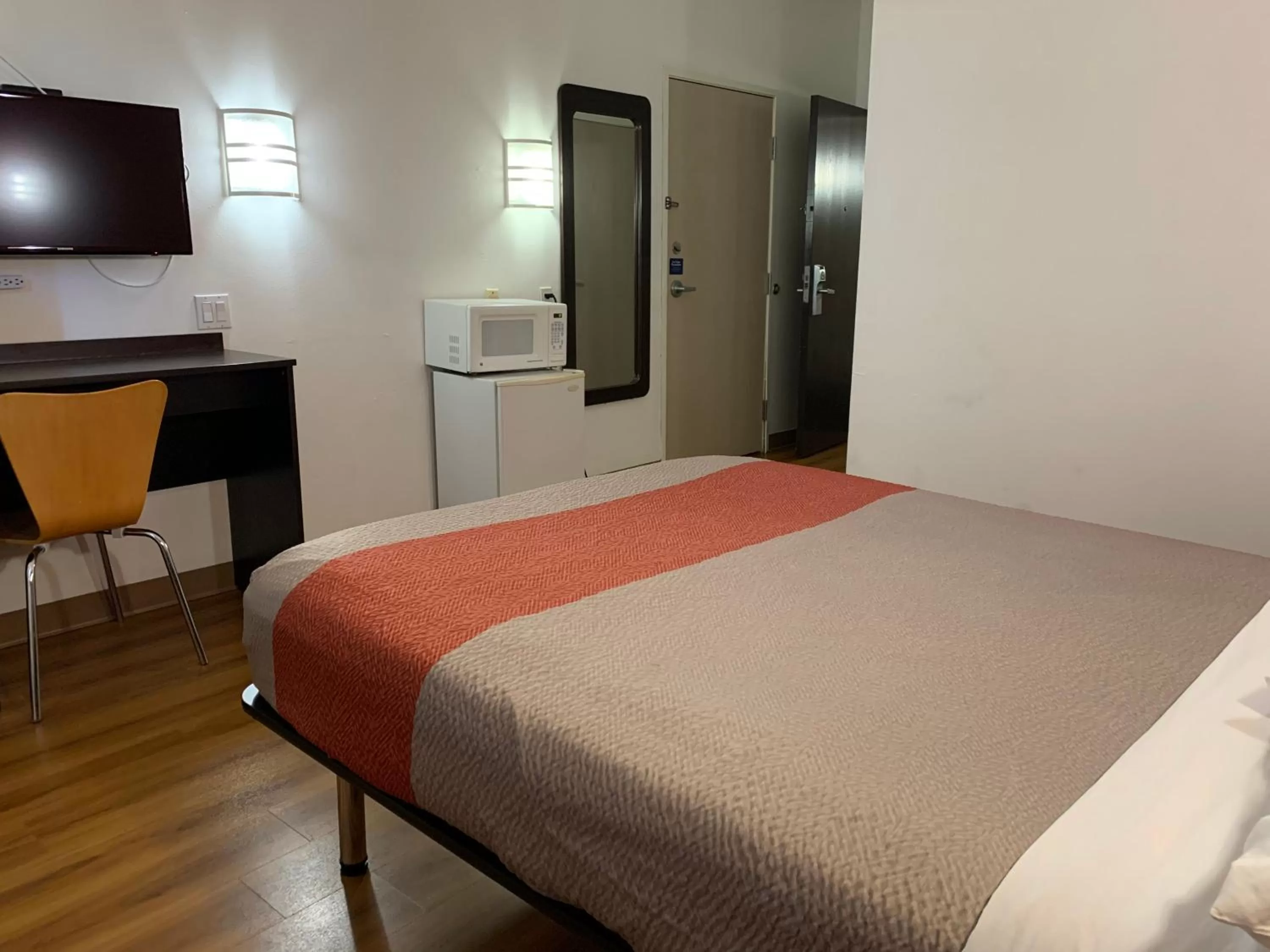 Bedroom, Bed in Motel 6-Terrell, TX