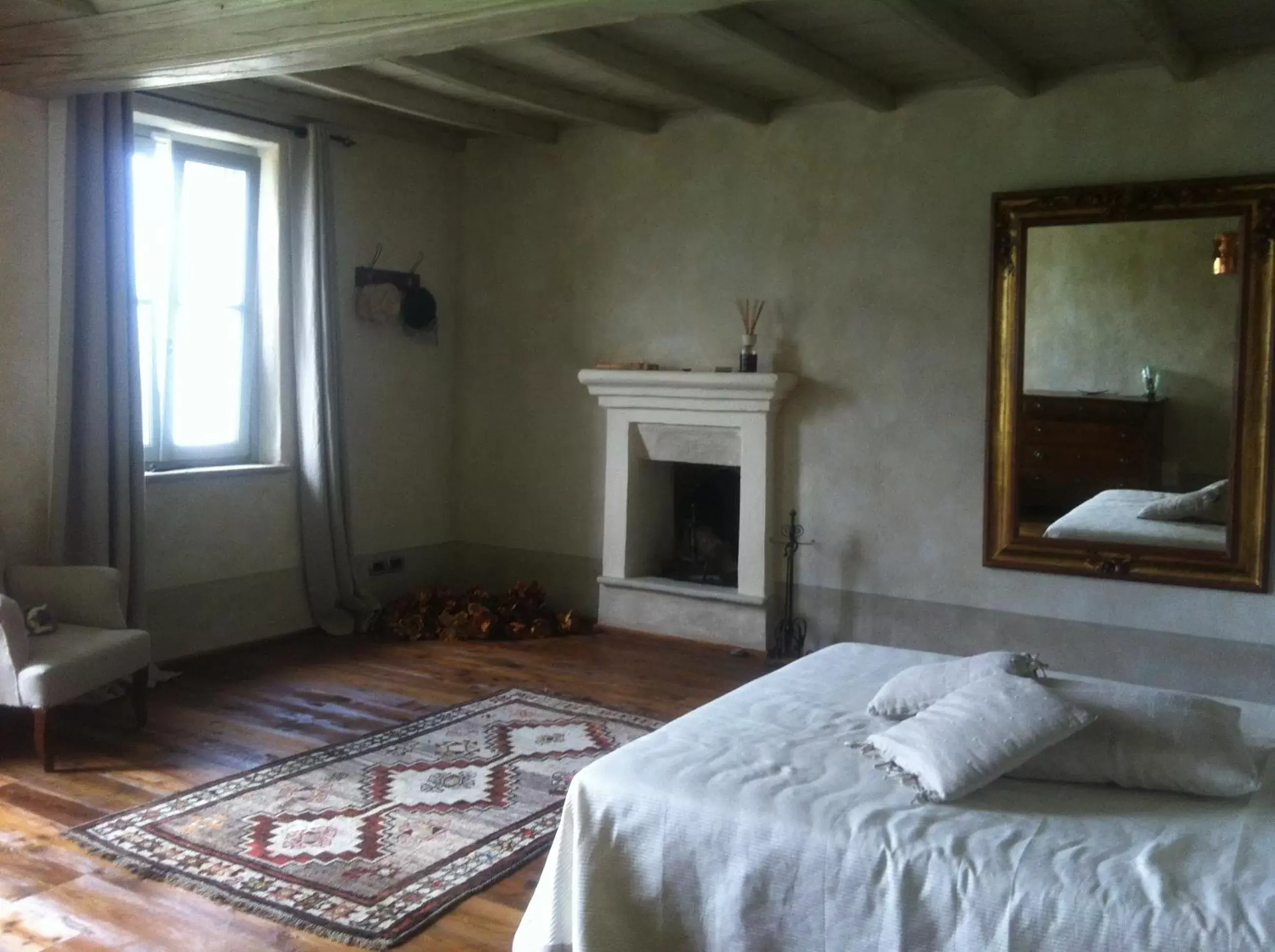 Decorative detail, Bed in Le Maddalene B&B