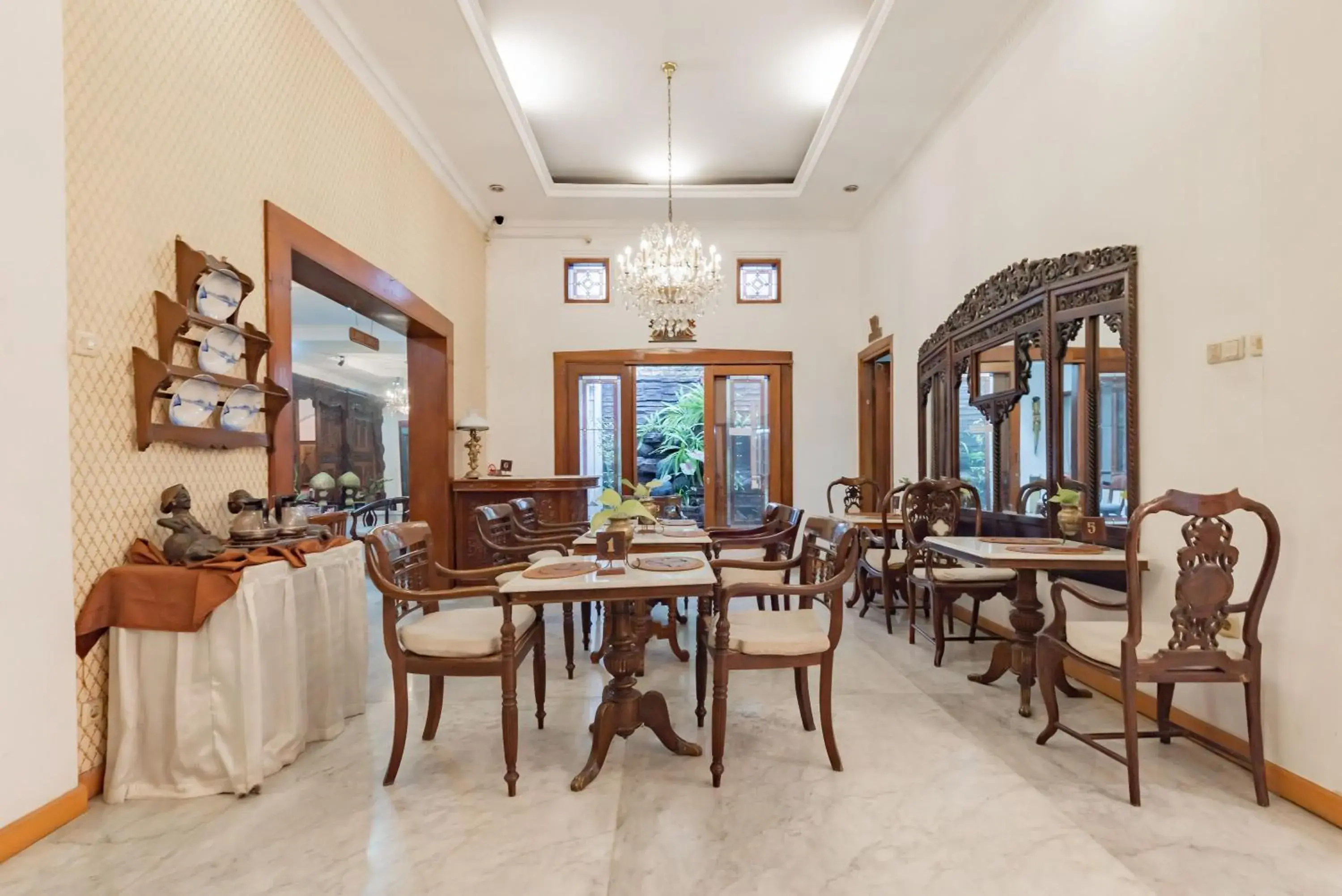 Dining area, Restaurant/Places to Eat in Urbanview De Ethnic Hotel Bandung