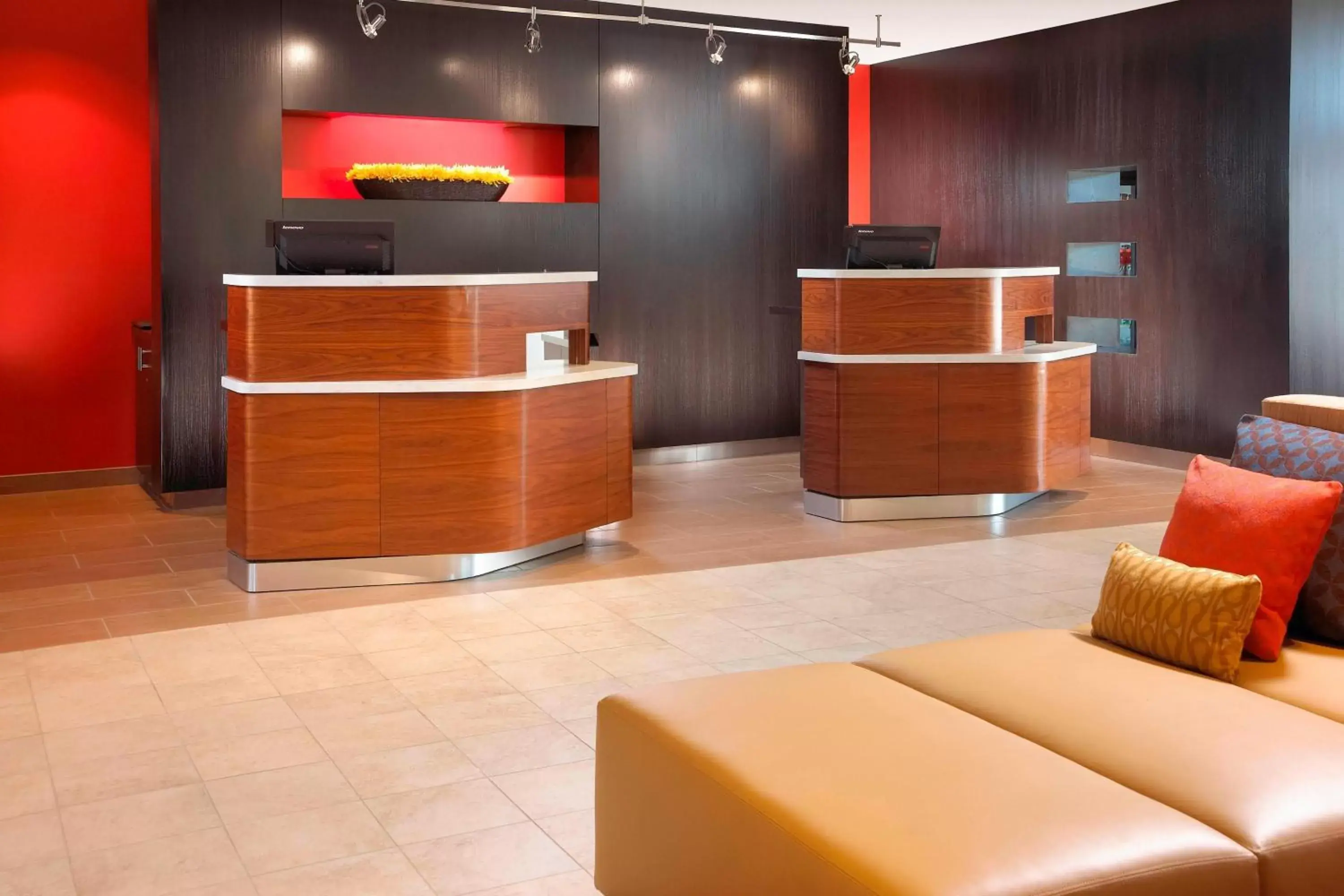 Property building, Lobby/Reception in Courtyard Long Beach Airport