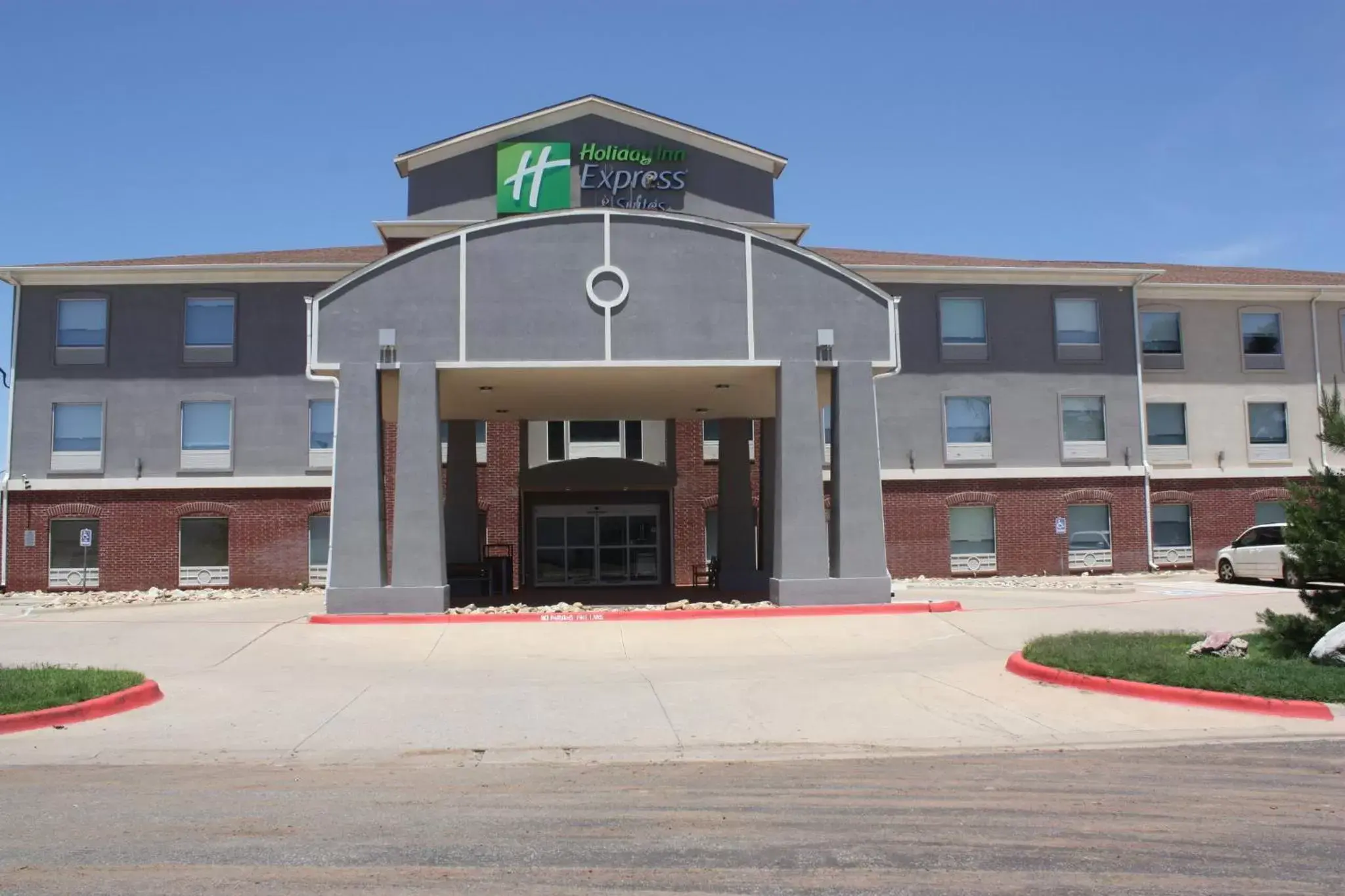 Property Building in Holiday Inn Express Hotel & Suites Shamrock North, an IHG Hotel