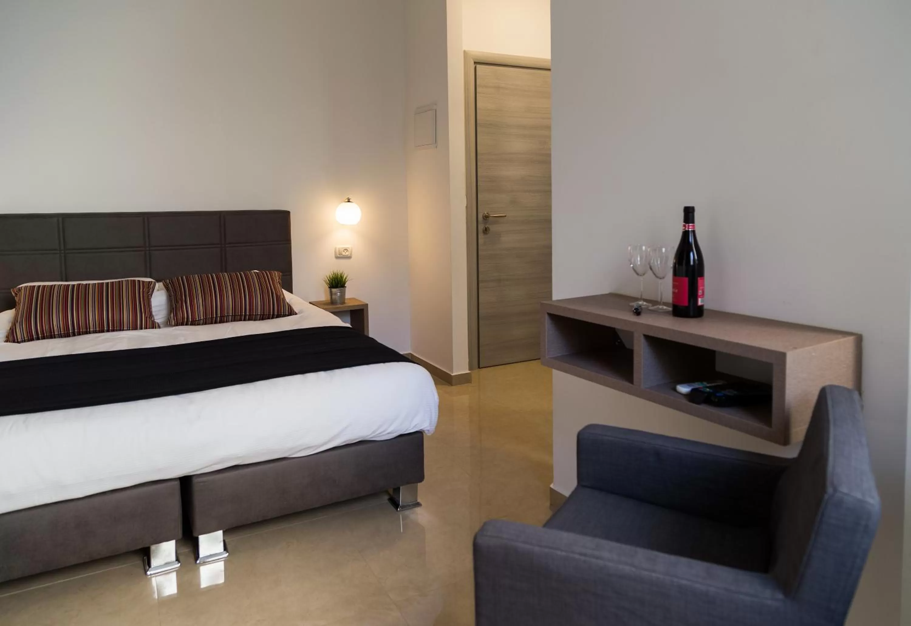 Bedroom in Johnny Hotel