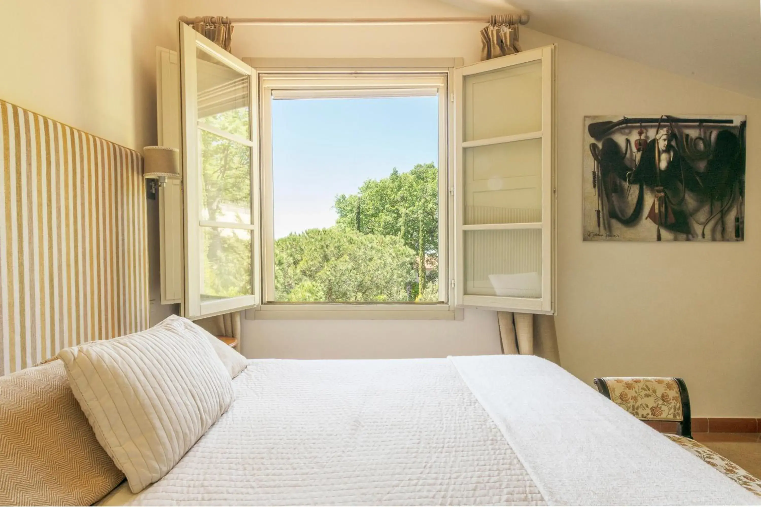 Inner courtyard view, Bed in Si Montalcino Hotel & Restaurant