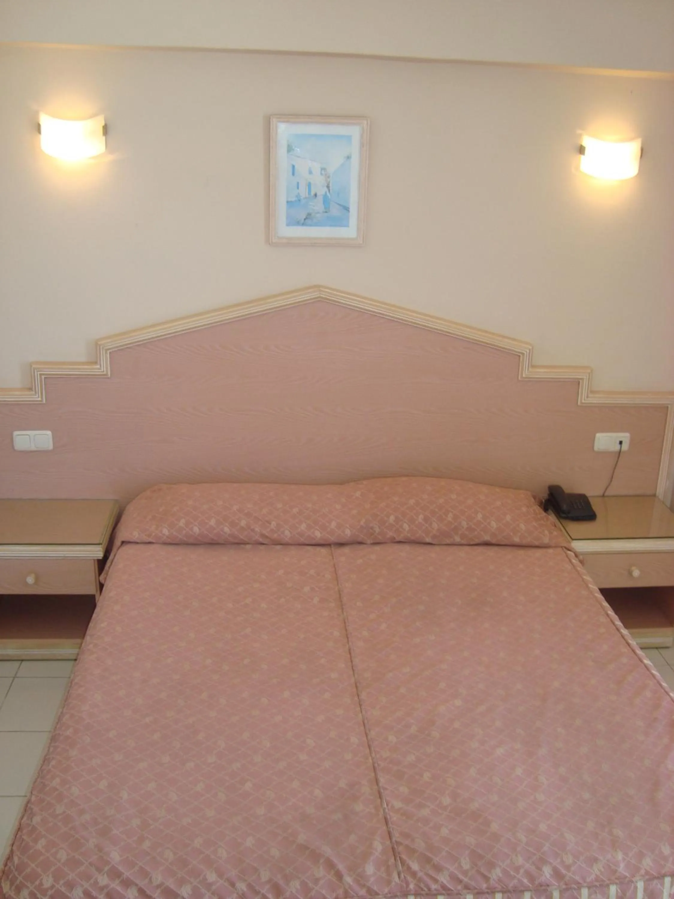 Bed in Hotel Royal Beach