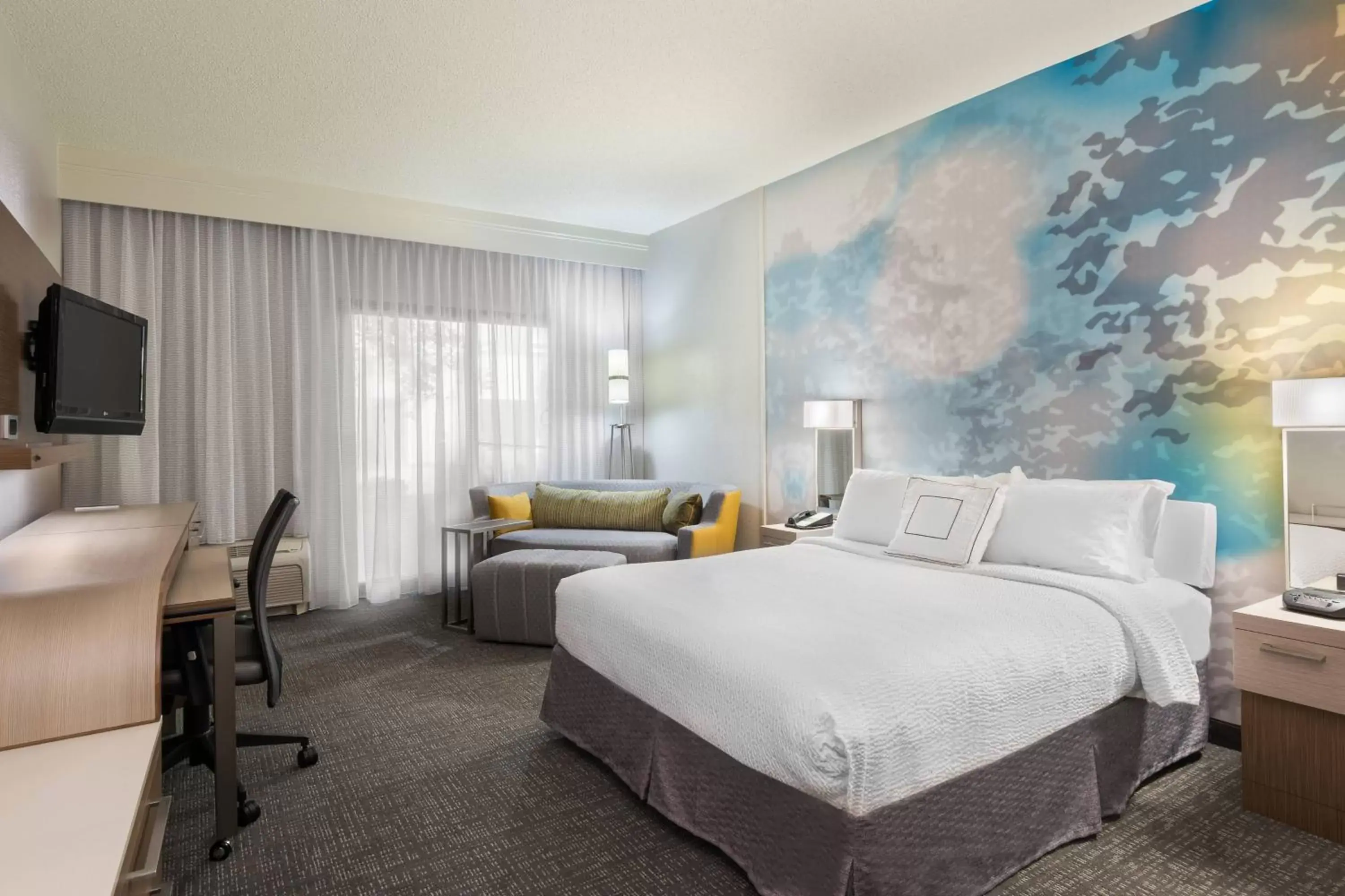Photo of the whole room, Bed in Courtyard by Marriott Wilmington/Wrightsville Beach