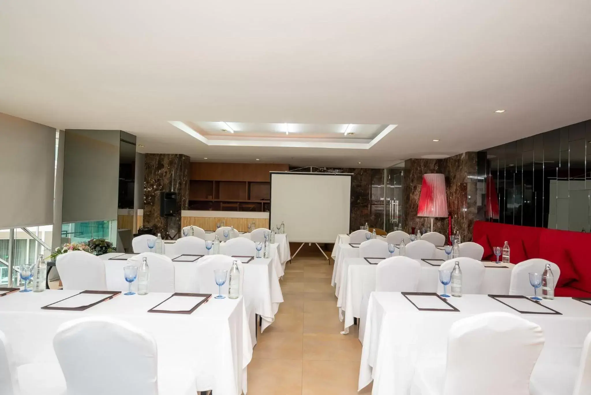 Meeting/conference room, Restaurant/Places to Eat in Centara Nova Hotel and Spa Pattaya