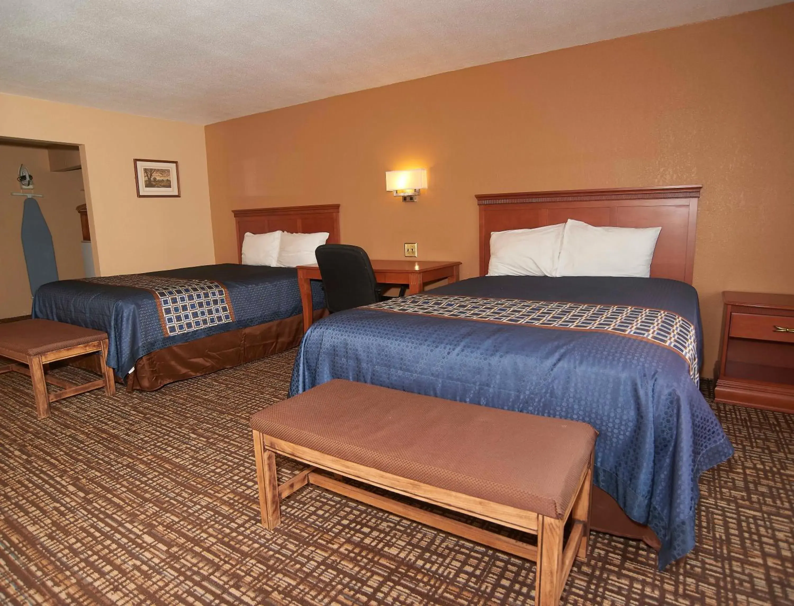 Photo of the whole room, Bed in Hollow Inn and Motel