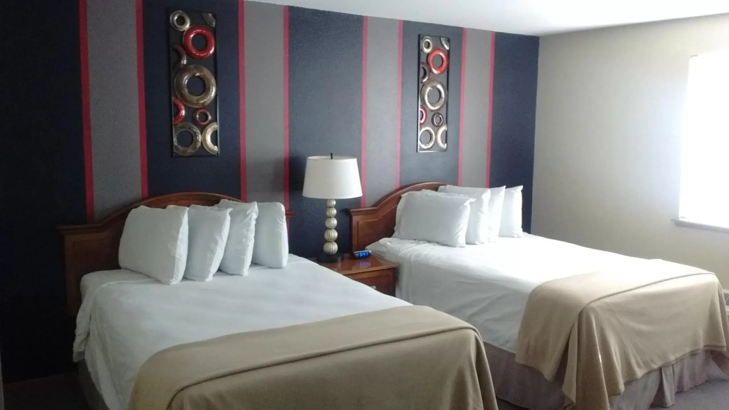 2 Double Beds in Packwood Lodge & Cabins 2 Double Beds in Packwood Lodge & Cabins