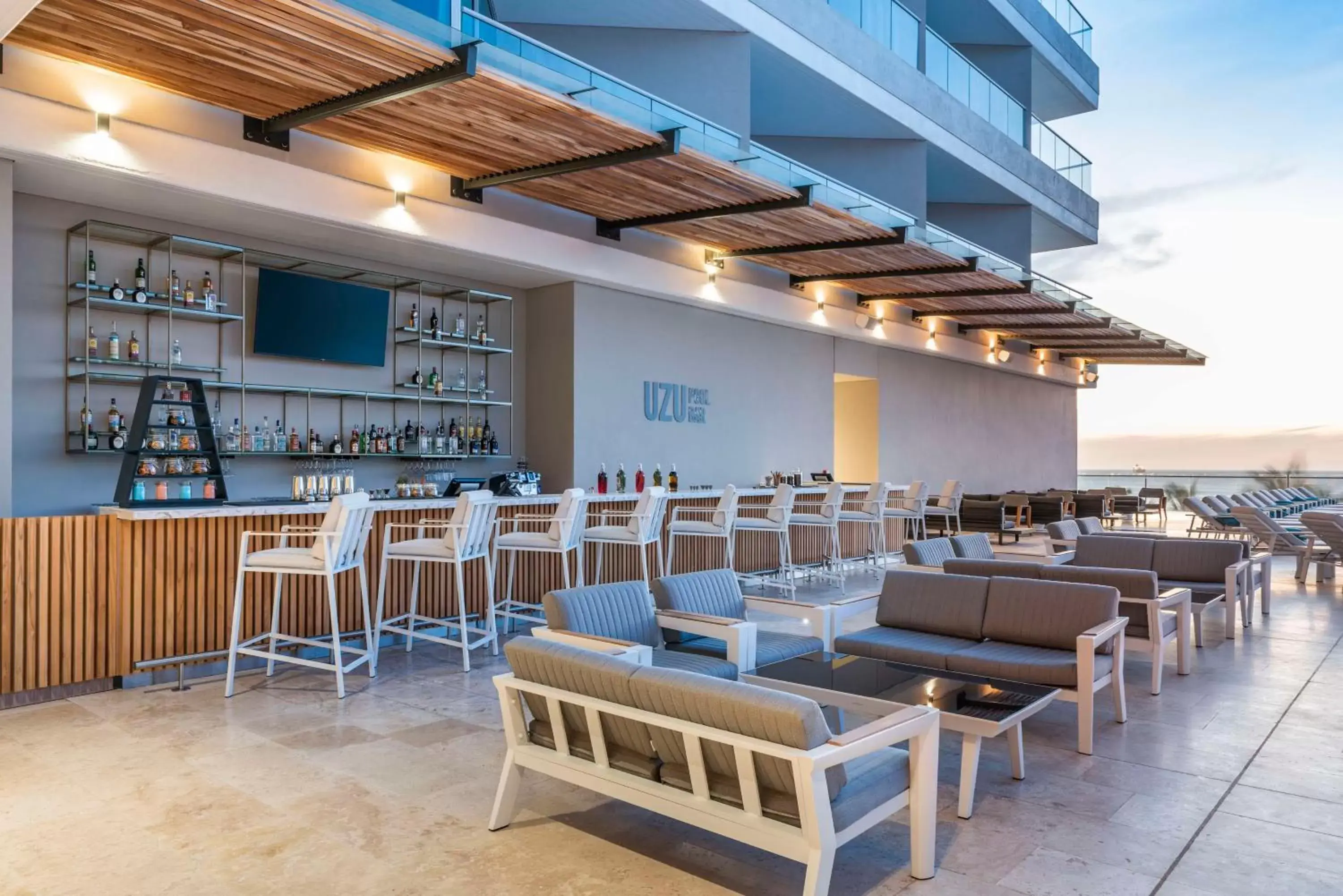 Lounge or bar in Hilton Santa Marta