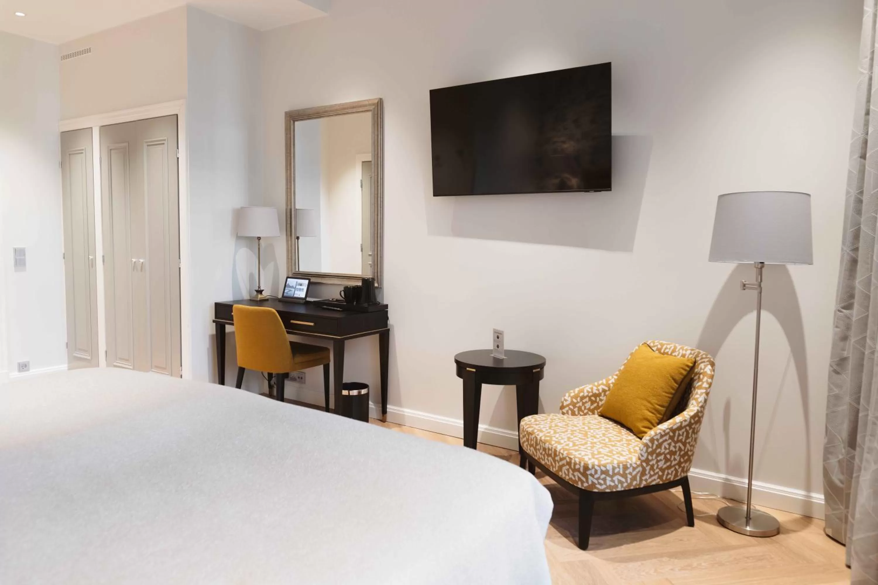 hair dresser, Bed in Hotel Bastian