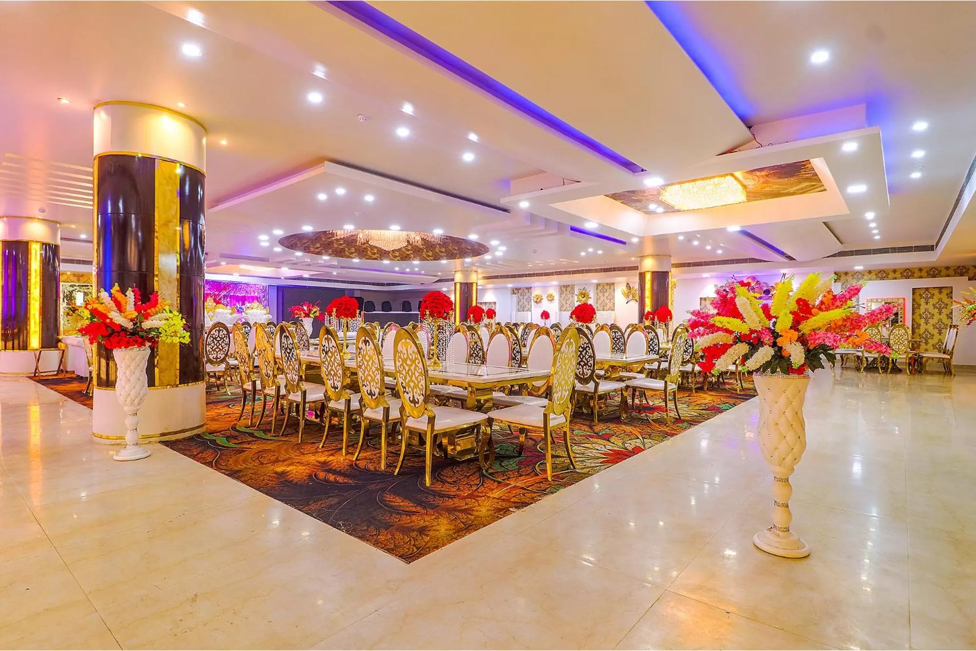 Restaurant/places to eat in FabHotel Prime Z Grand