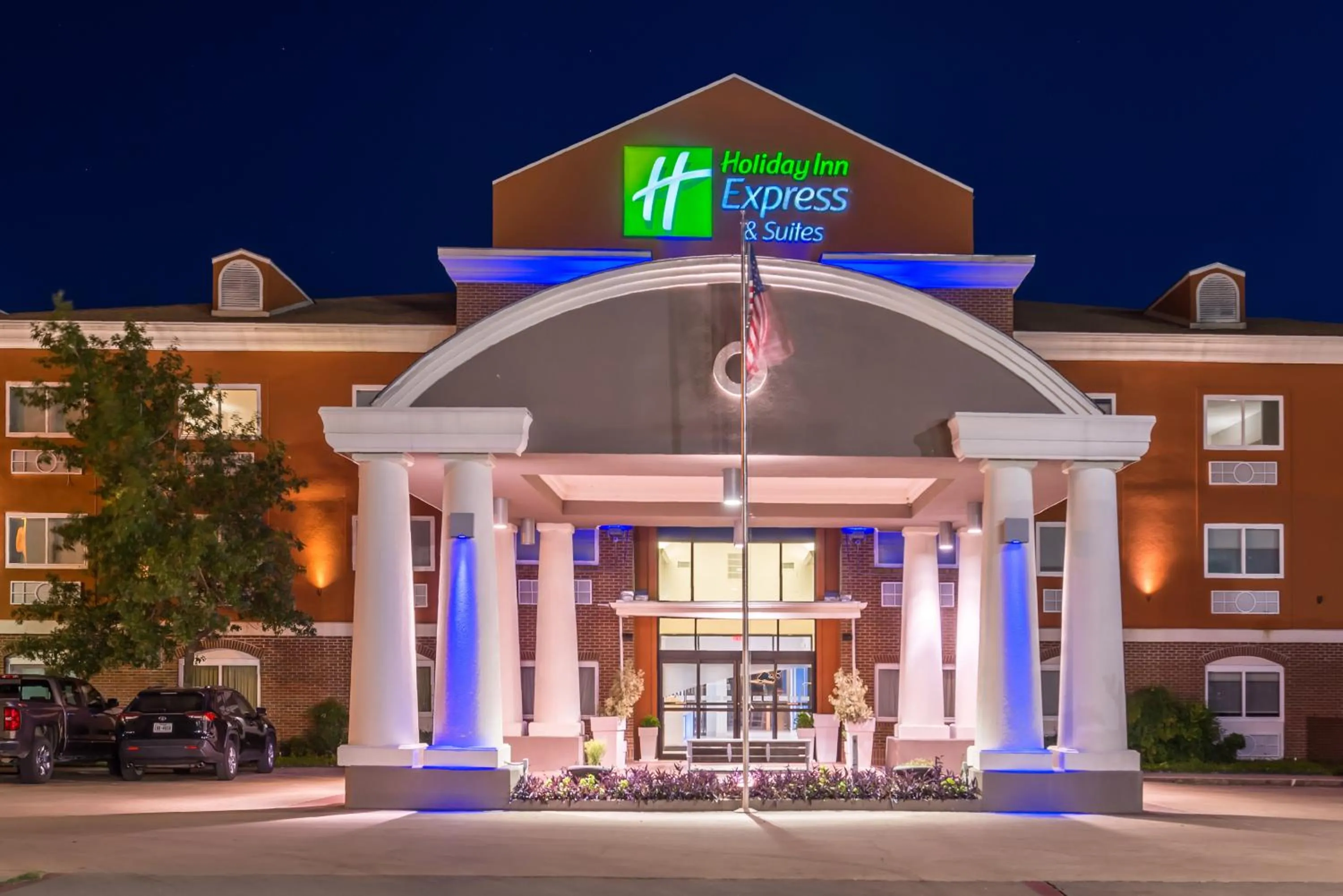 Property building in Holiday Inn Express Hotel & Suites Elgin by IHG