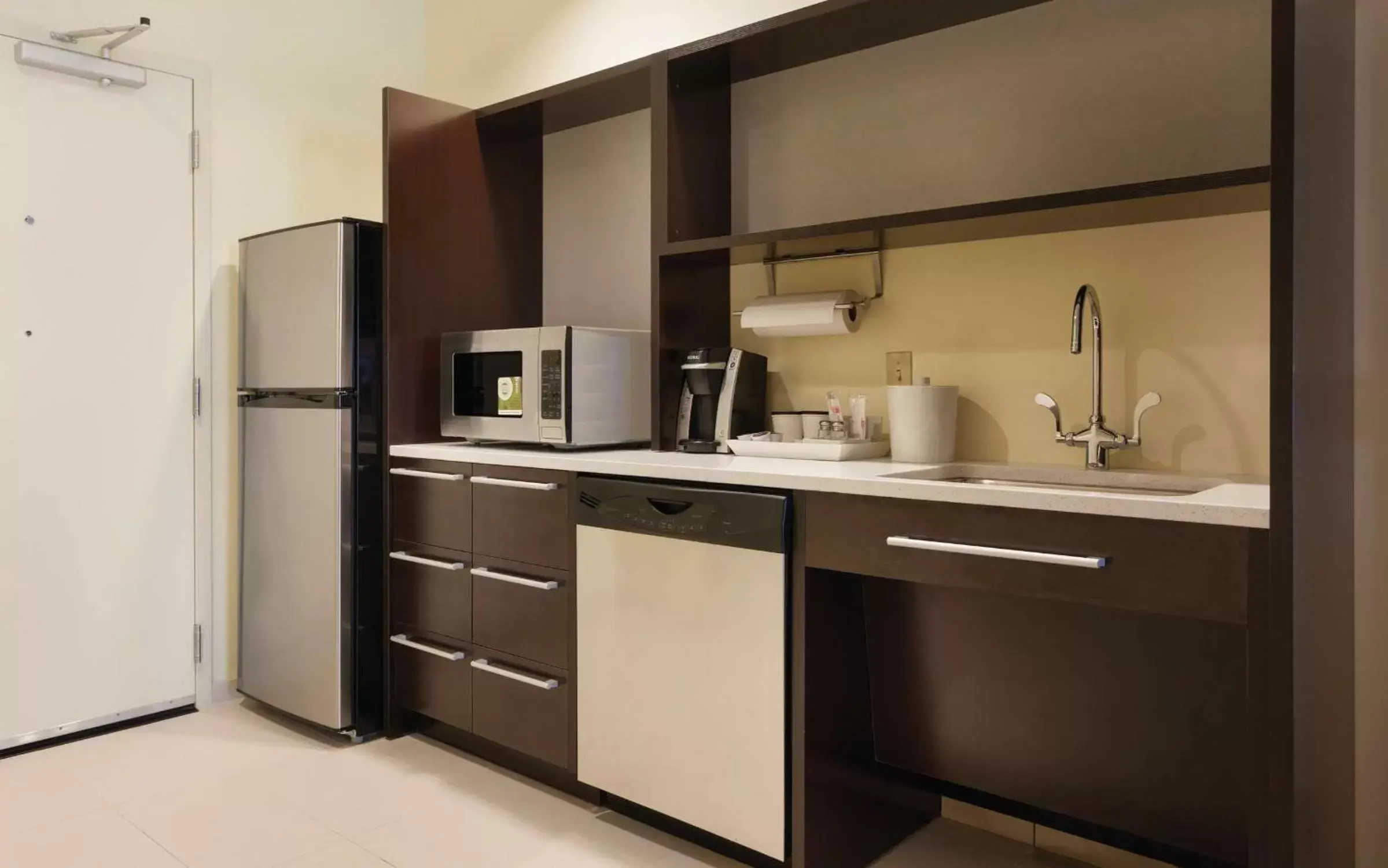 Kitchen or kitchenette, Kitchen/Kitchenette in Home2 Suites by Hilton Tuscaloosa Downtown University Boulevard