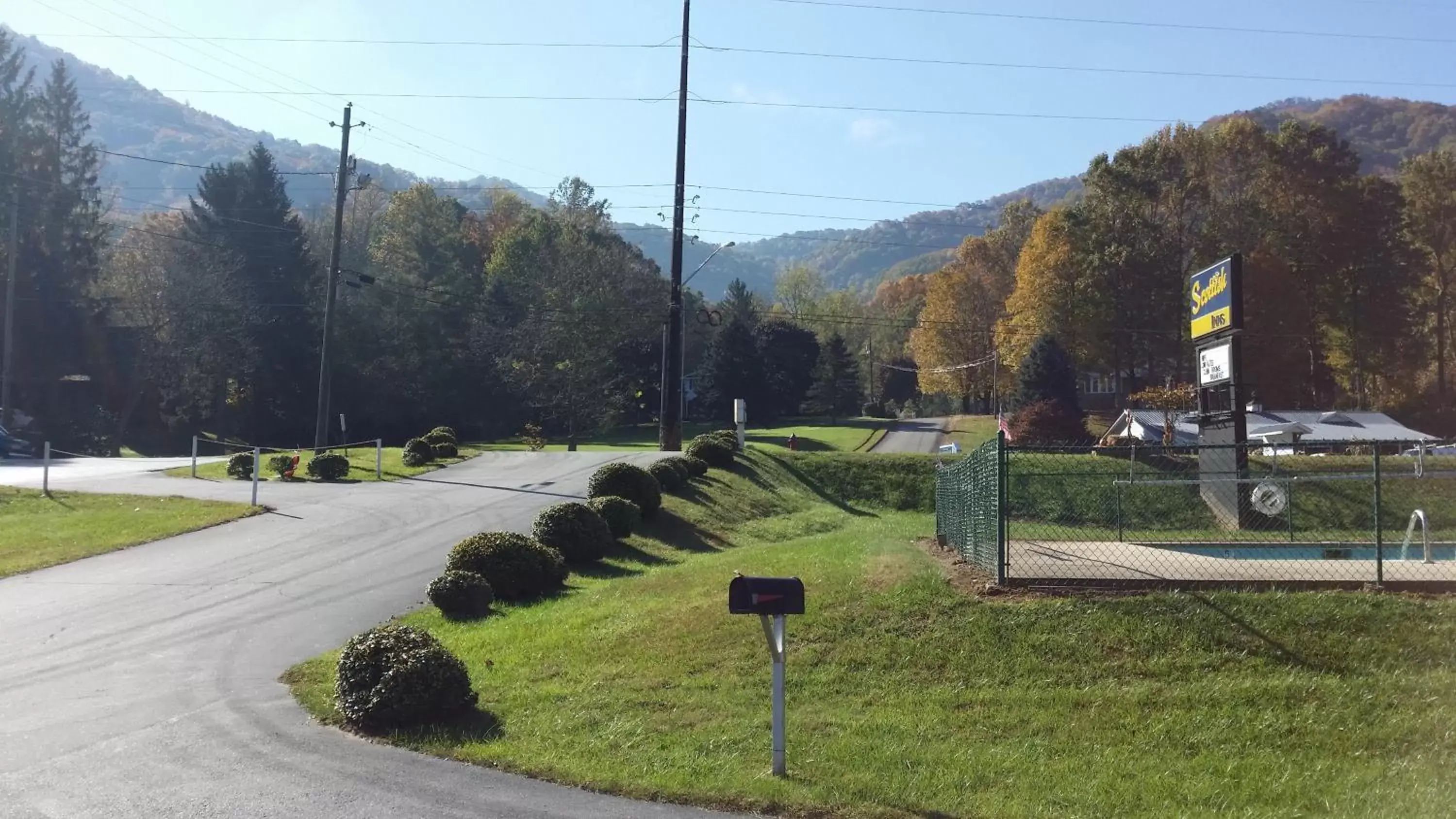 Facade/entrance in Scottish Inn Maggie Valley