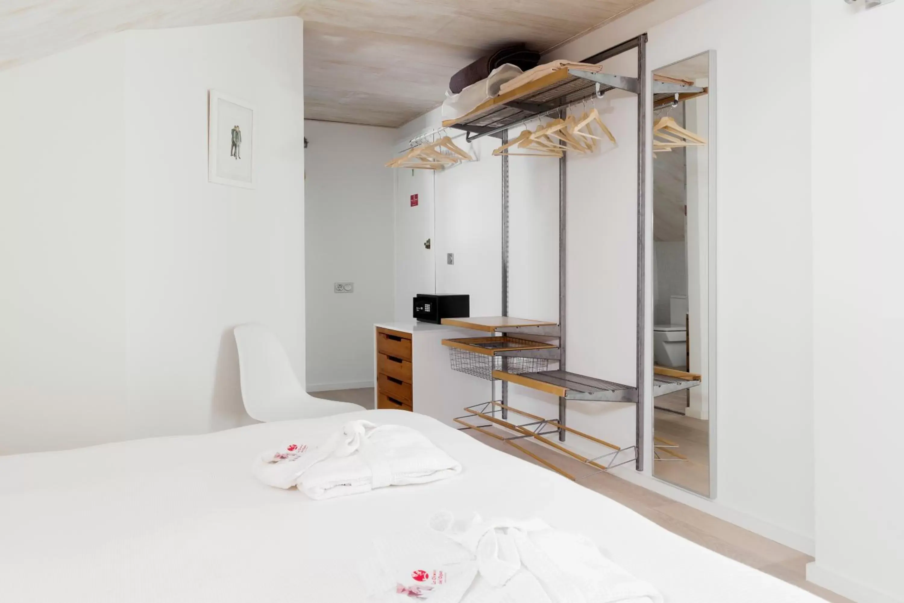 Bed, Kitchen/Kitchenette in La Alcoba del Agua hotel boutique