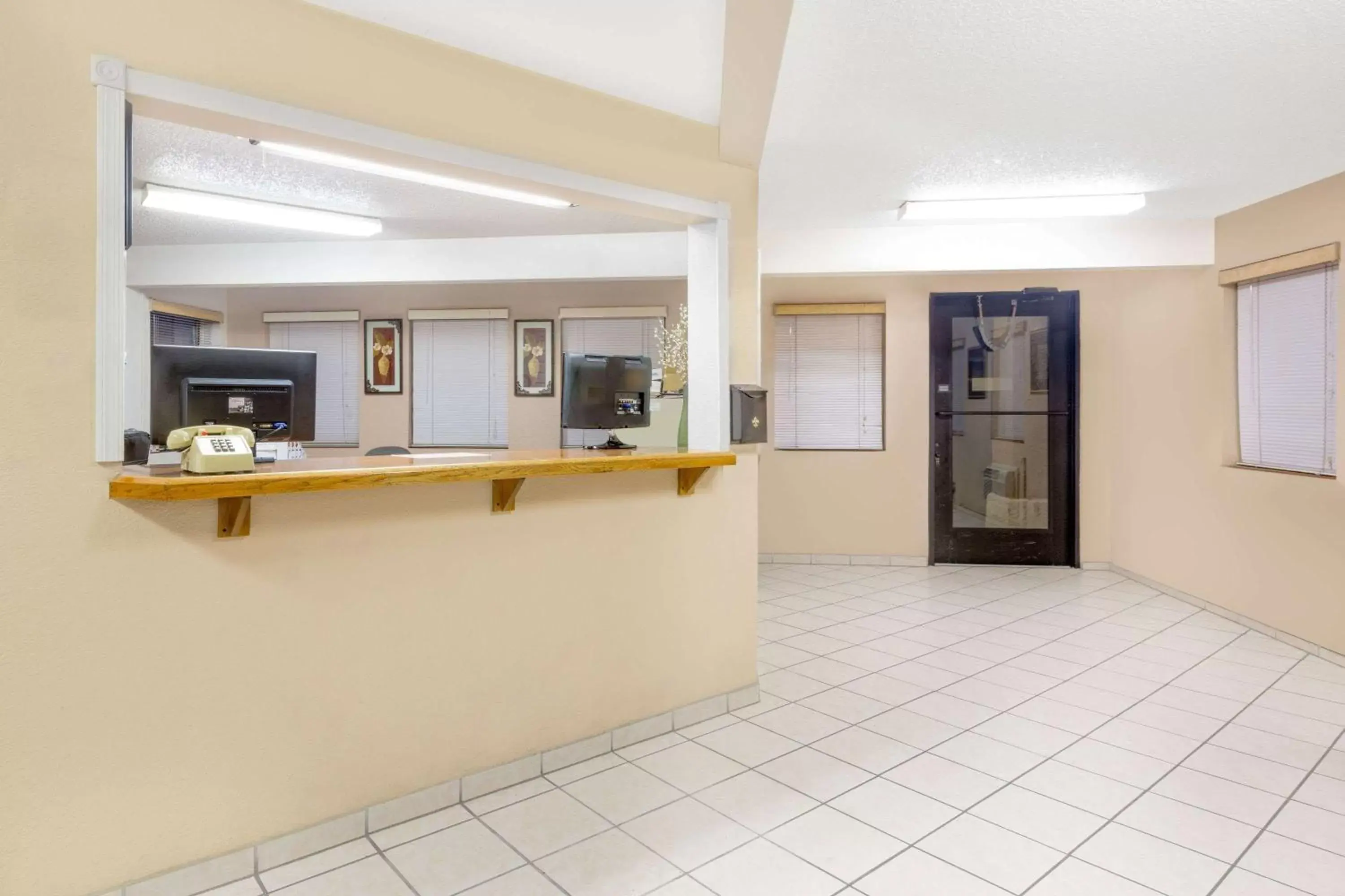 Lobby or reception, Lobby/Reception in Super 8 by Wyndham Lake Havasu City