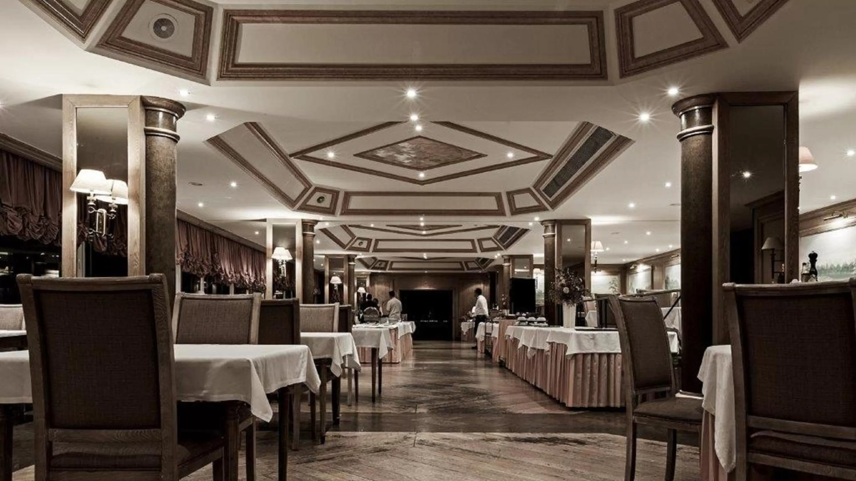 Restaurant/places to eat in Carcavelos Beach Hotel