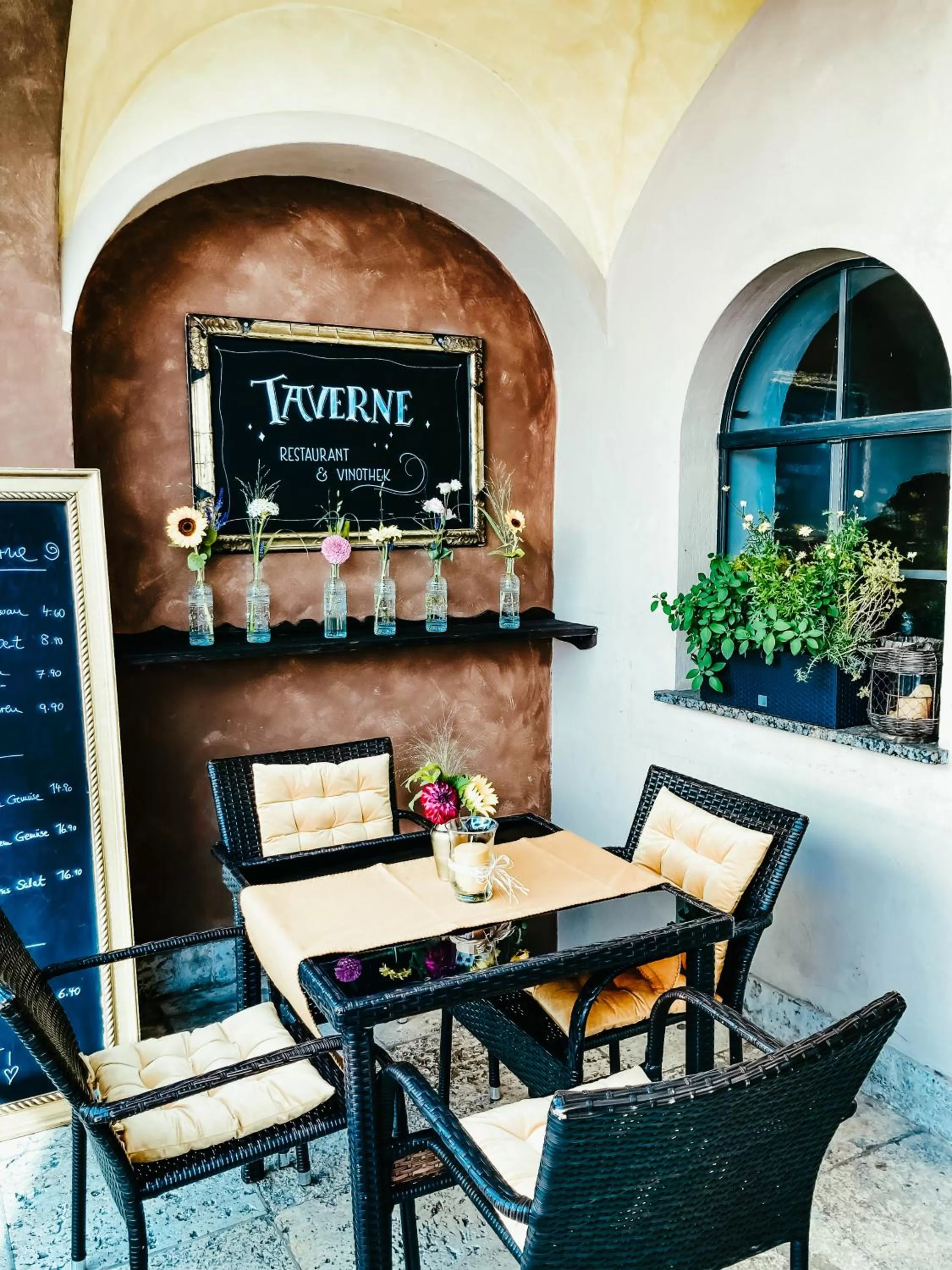 Restaurant/places to eat in Atlas Grand Hotel