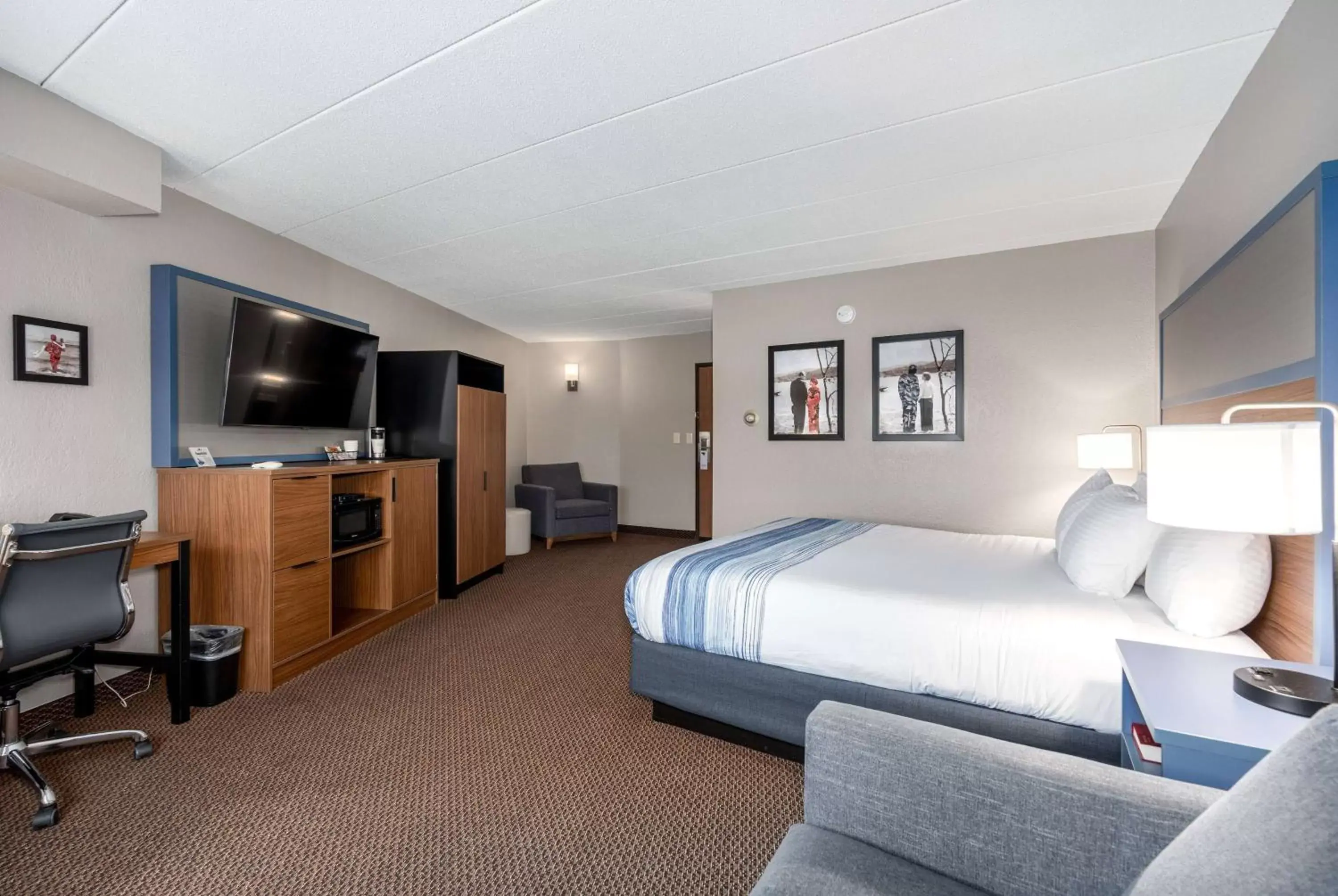 Photo of the whole room, Bed in AmericInn by Wyndham New Richmond