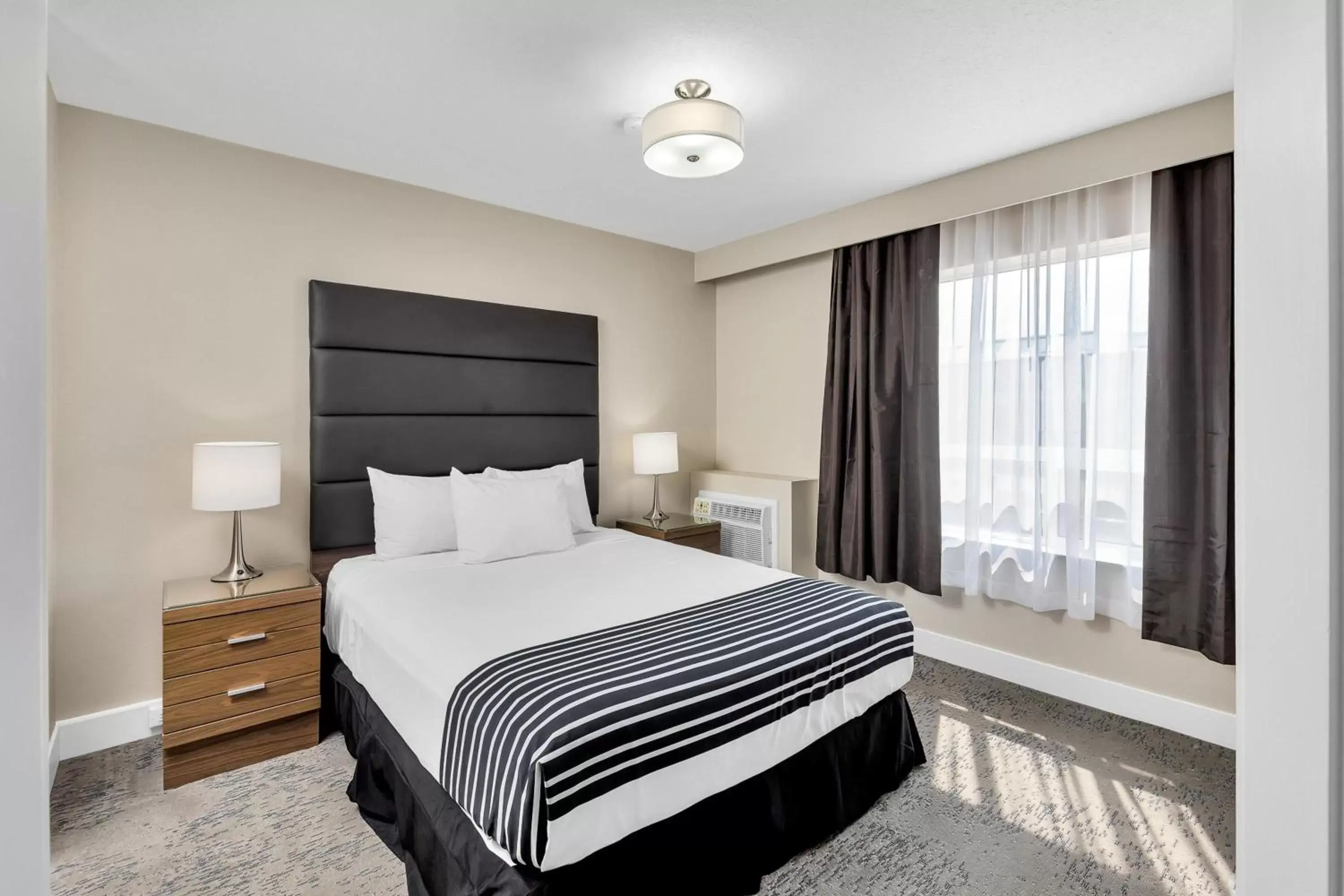 Photo of the whole room, Bed in Sandman Hotel Grande Prairie