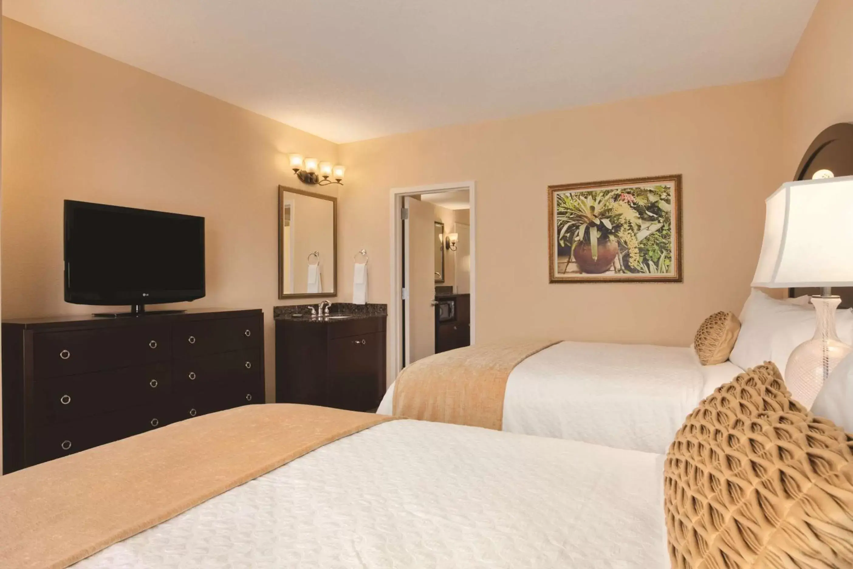 Bedroom, Bed in Embassy Suites by Hilton Orlando Lake Buena Vista South