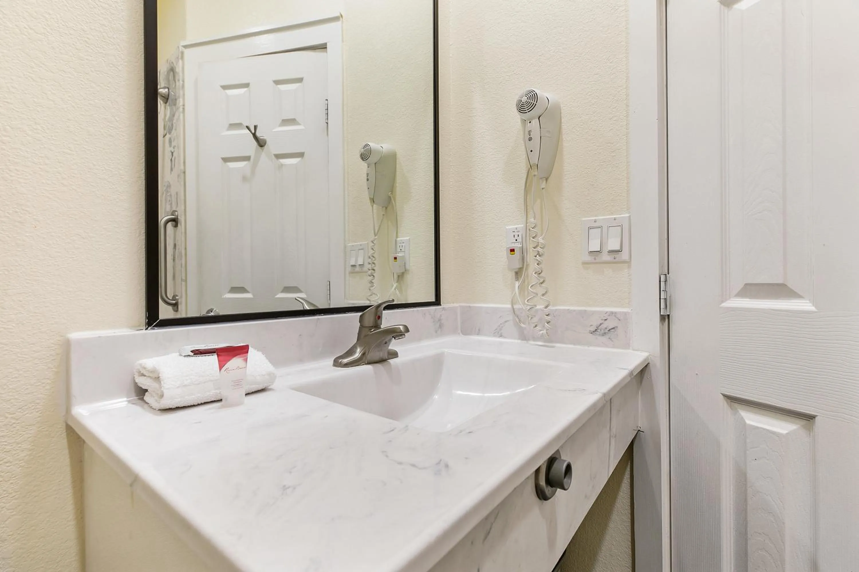 Bathroom in Lighthouse Inn