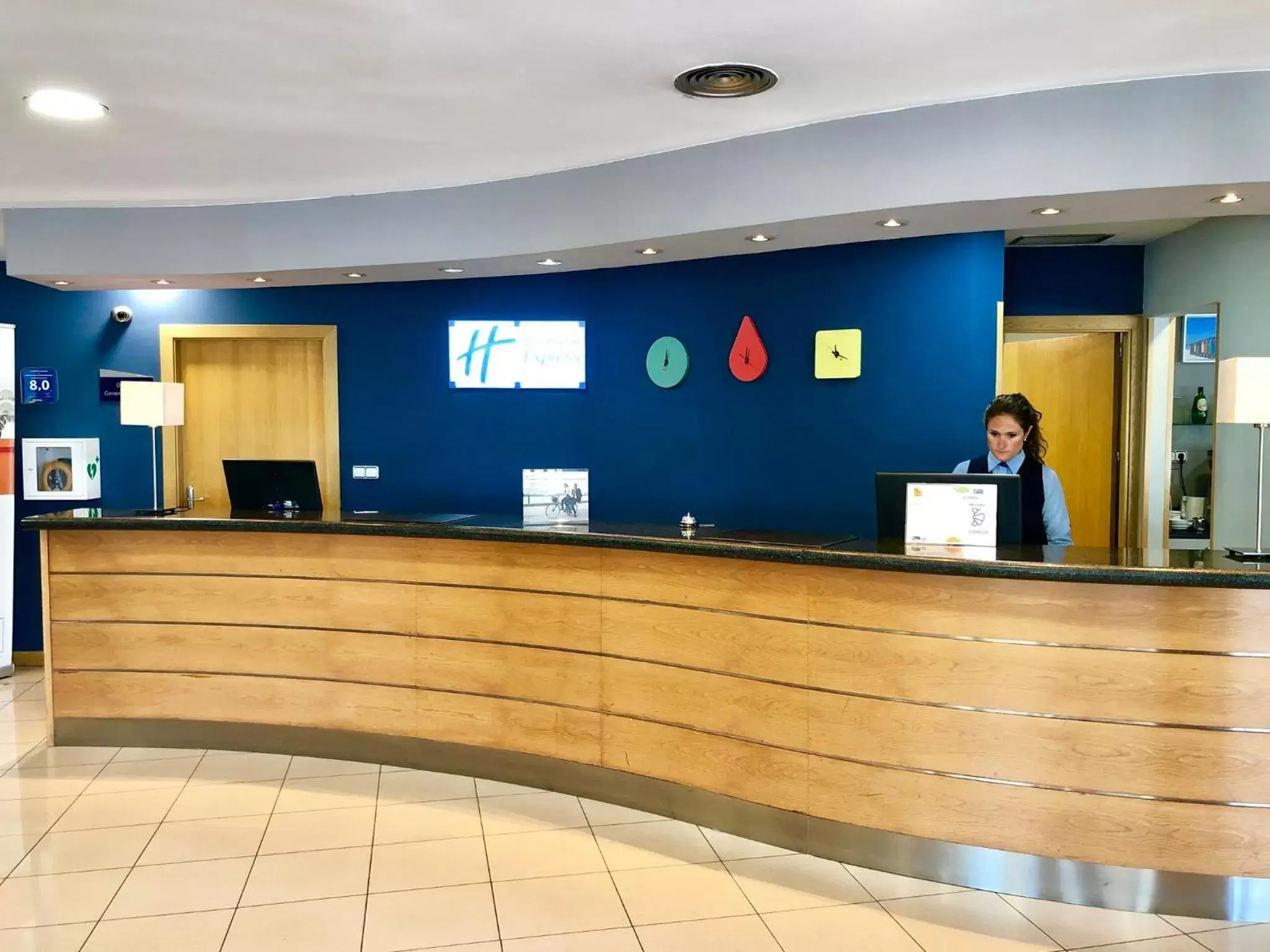 Property building, Lobby/Reception in Holiday Inn Express San Sebastian de los Reyes, an IHG Hotel