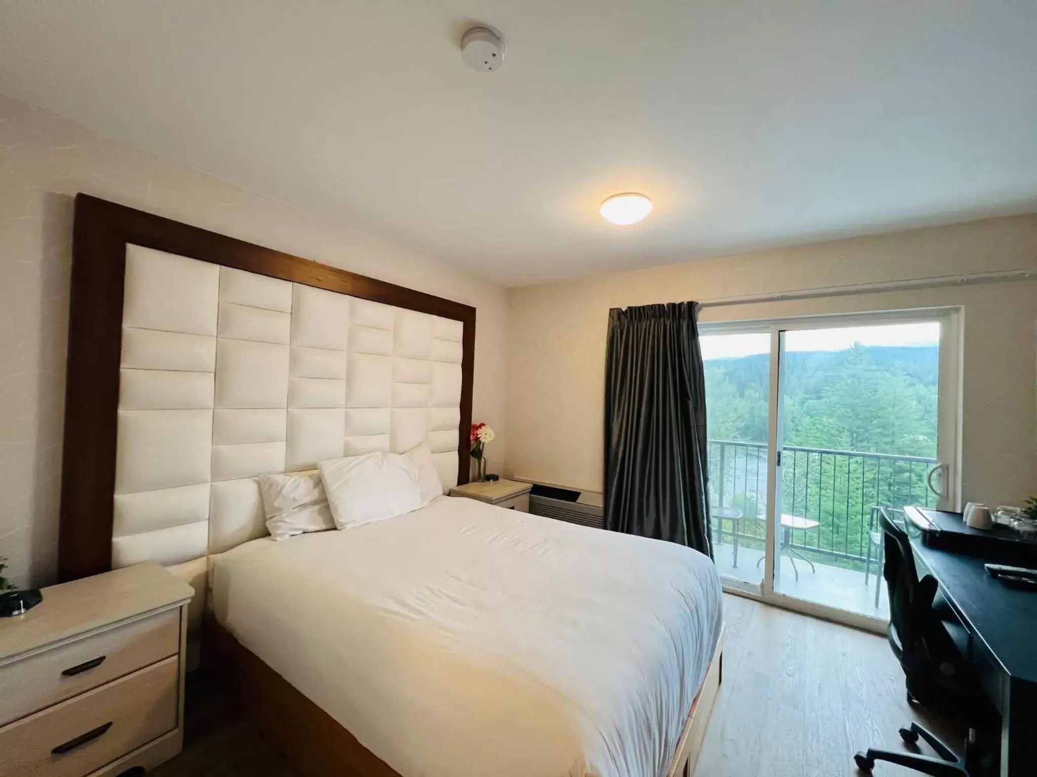 Bed in Hotel Civilia Lakeside by Civilia Golf Retreat